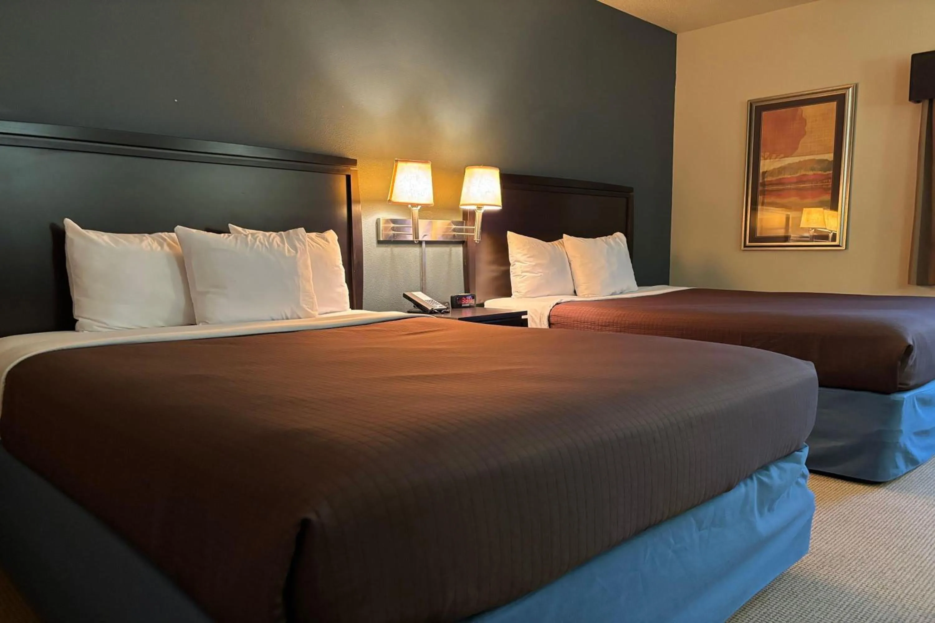 Photo of the whole room, Bed in AmericInn by Wyndham Monmouth