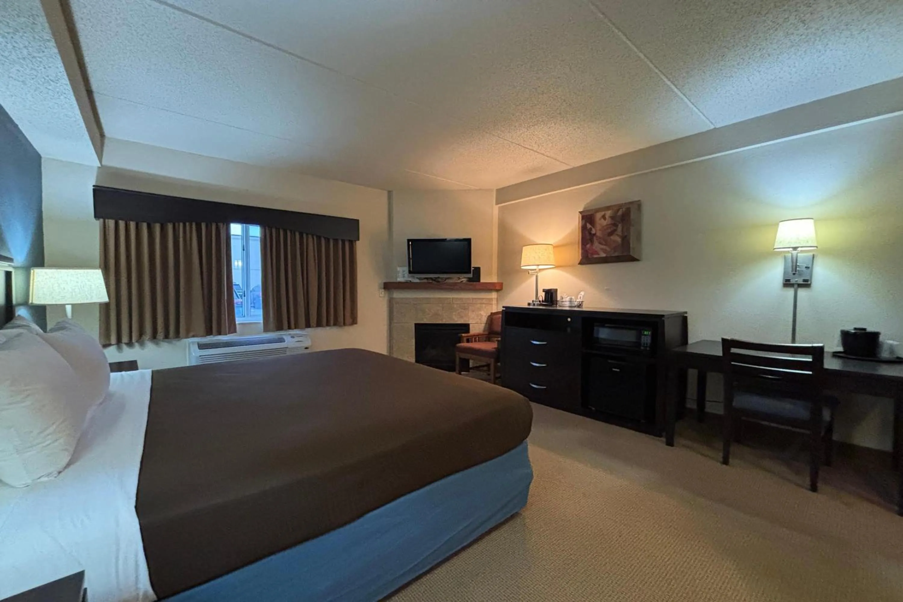 Photo of the whole room, Bed in AmericInn by Wyndham Monmouth