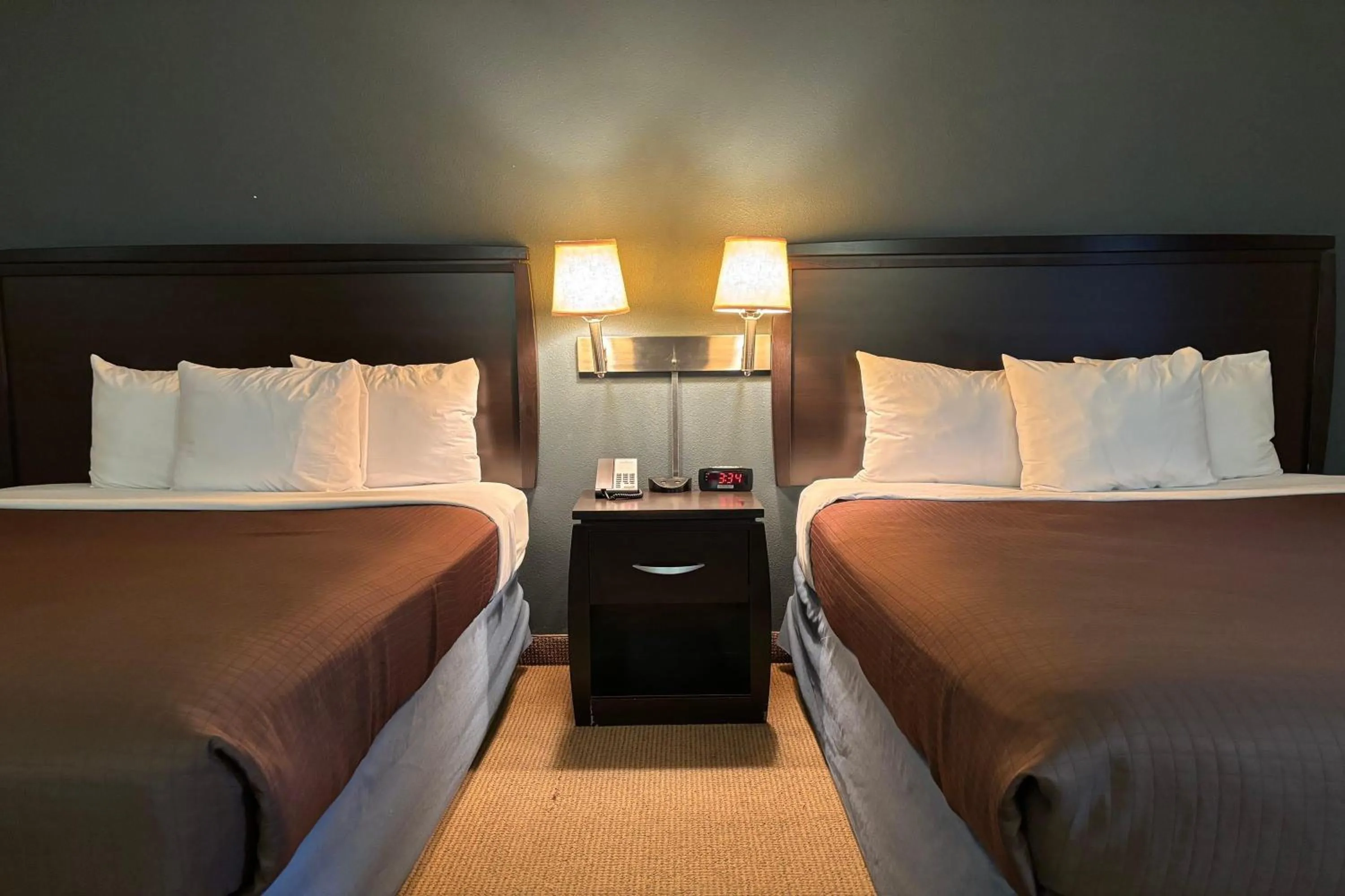 Photo of the whole room, Bed in AmericInn by Wyndham Monmouth