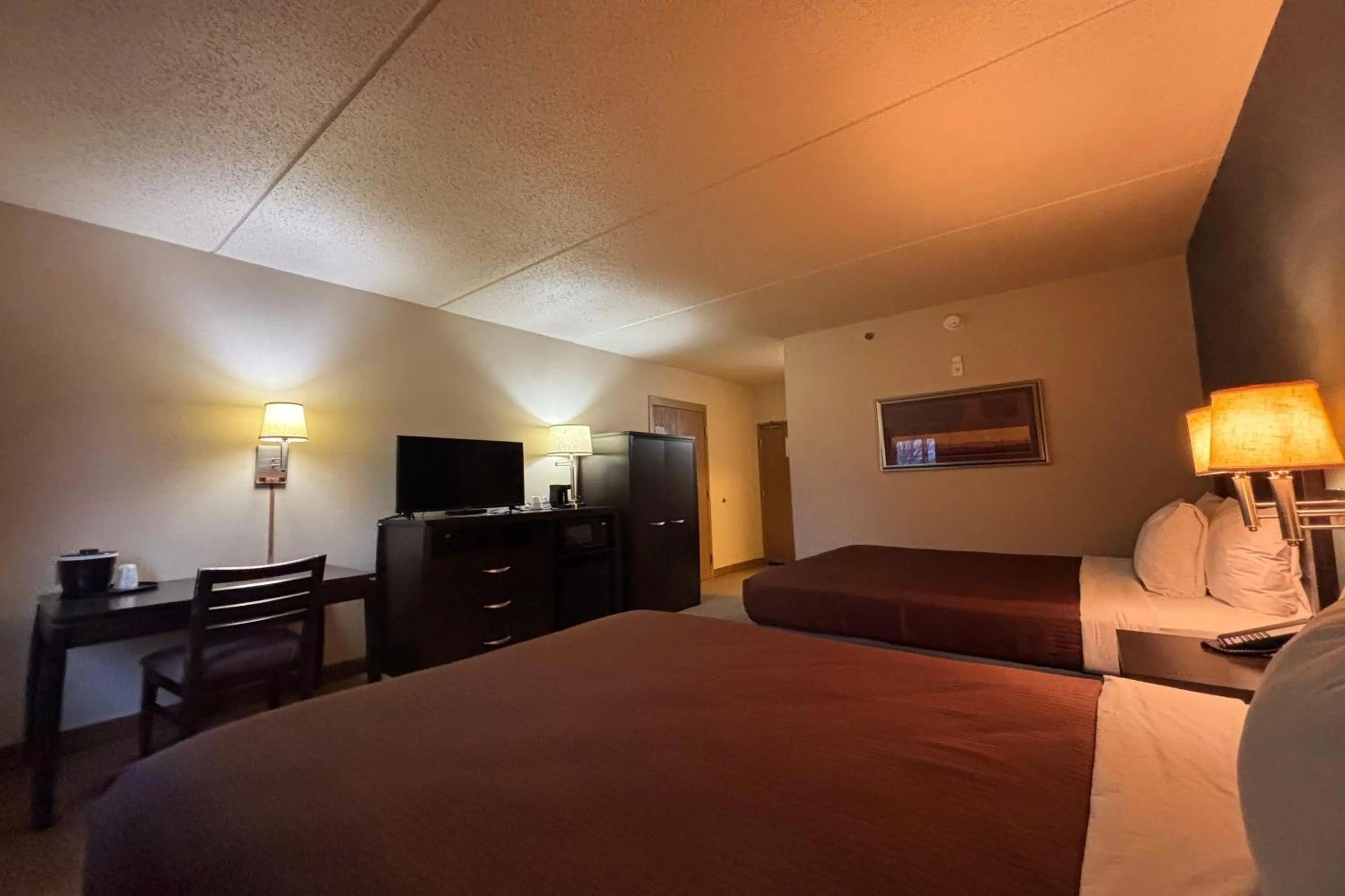 Photo of the whole room, Bed in AmericInn by Wyndham Monmouth