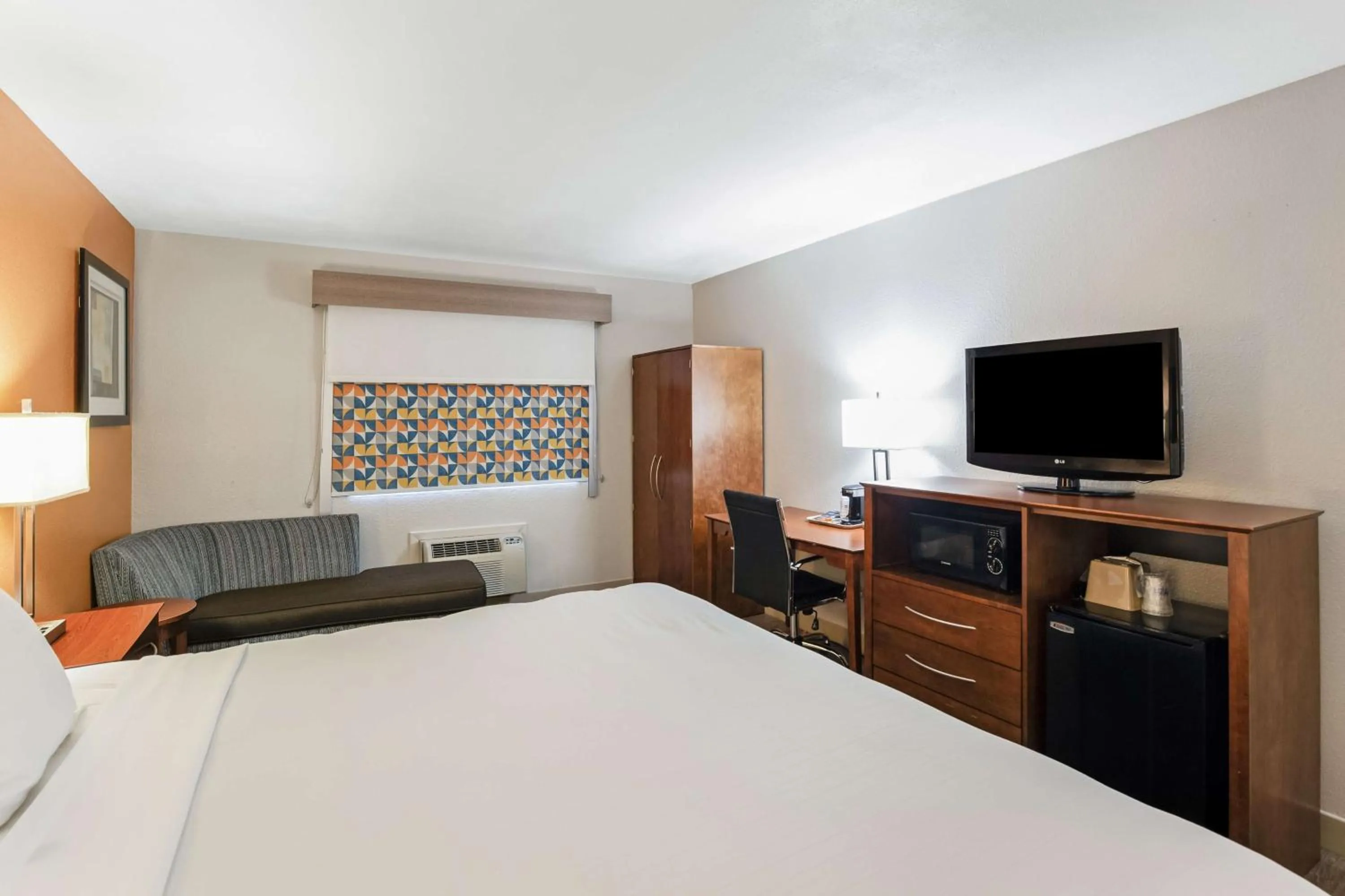 Bedroom, Bed in Best Western U.S. Inn