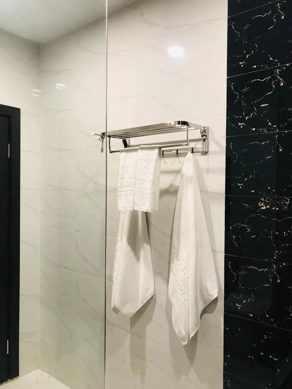 Toilet in Sangkahak Mith Hotel