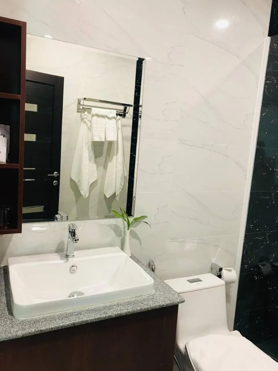 Toilet in Sangkahak Mith Hotel