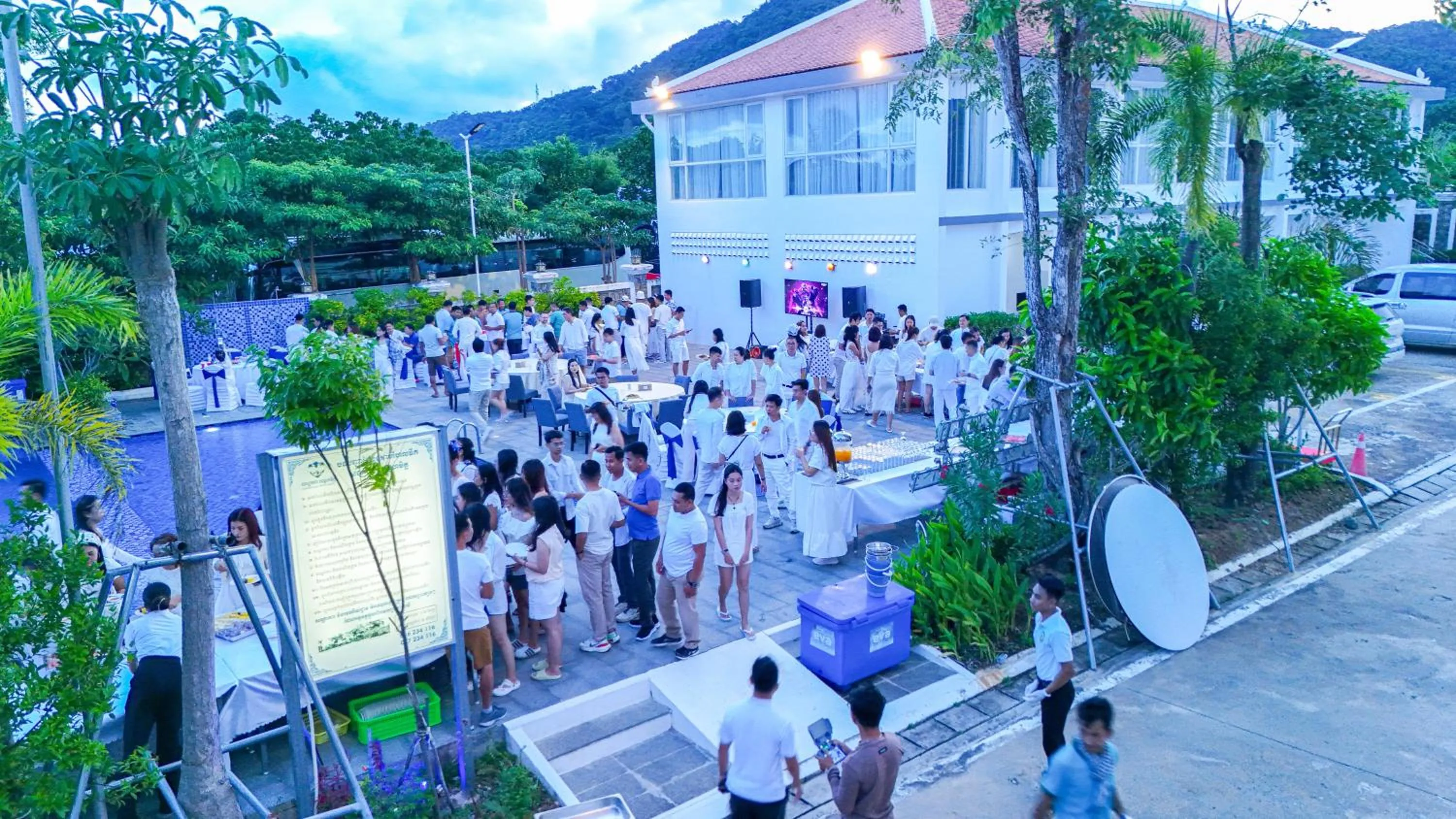 group of guests in Sangkahak Mith Hotel