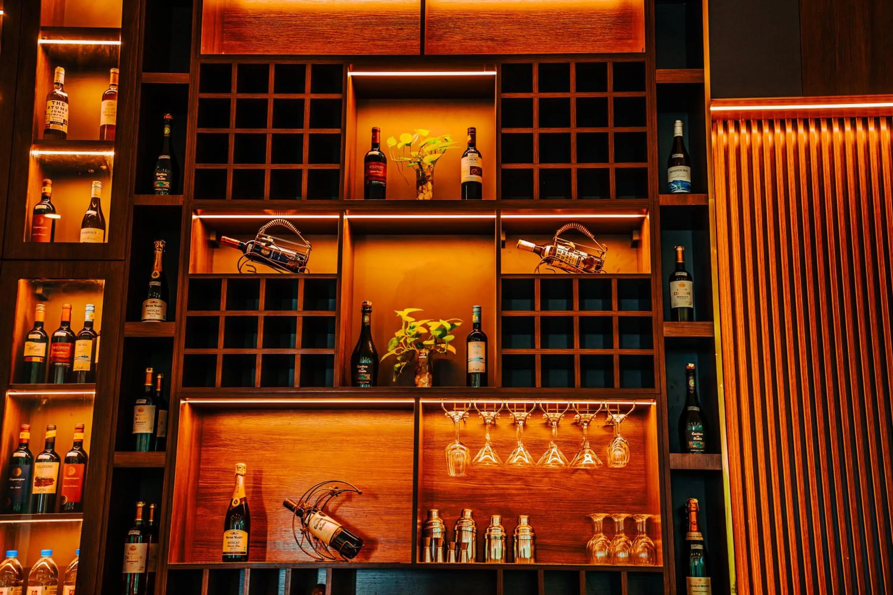 Restaurant/places to eat in Sangkahak Mith Hotel