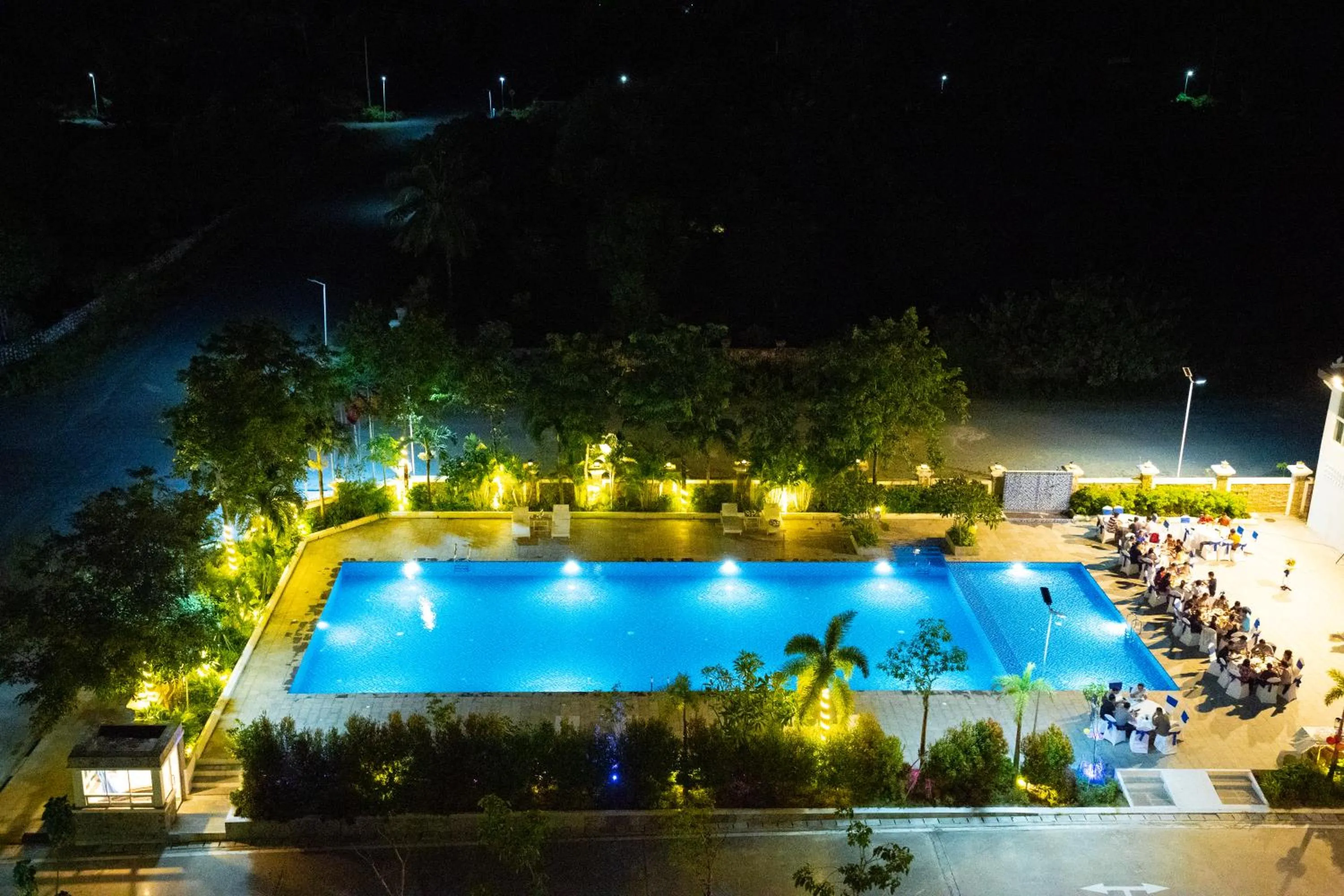 Swimming pool in Sangkahak Mith Hotel