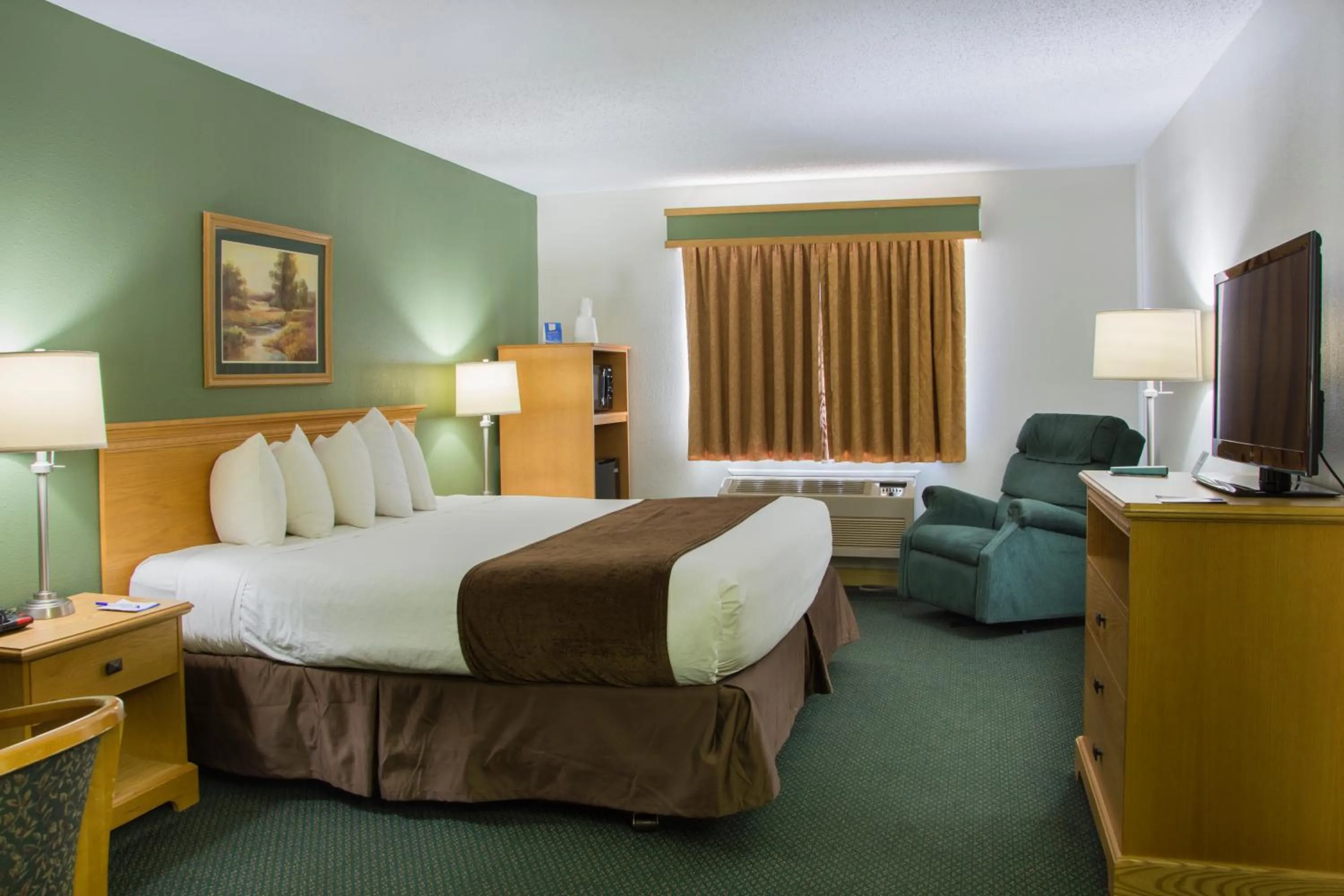 Bedroom in Baymont by Wyndham Robinson