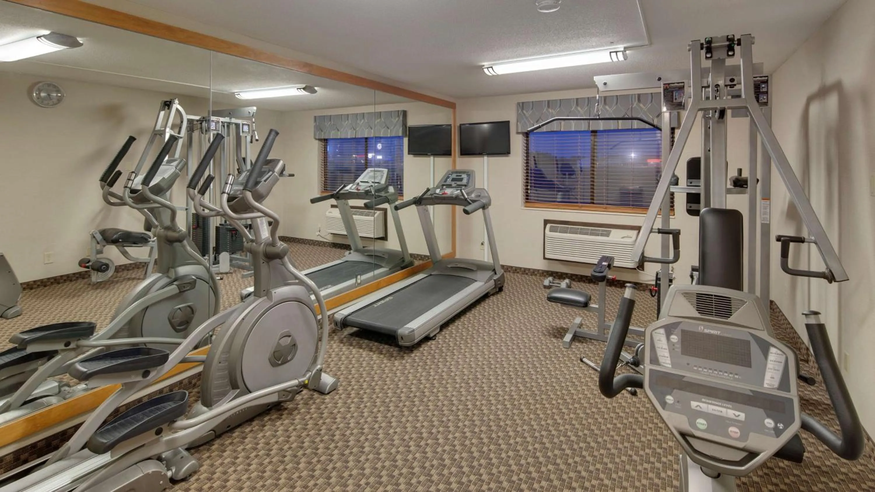 Fitness centre/facilities in Best Western Pontiac Inn