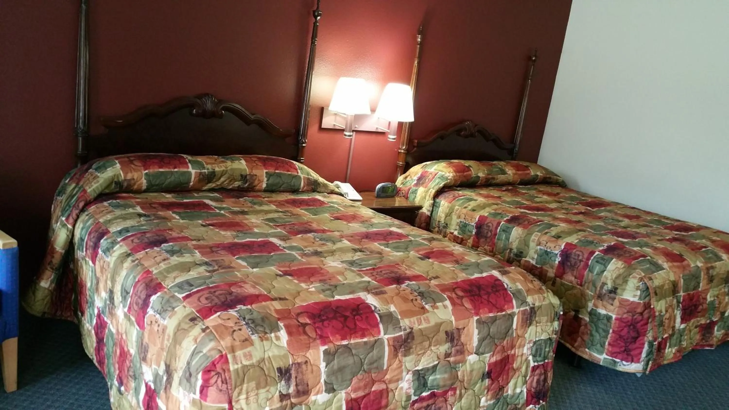 Bed in Foster Inn Monticello