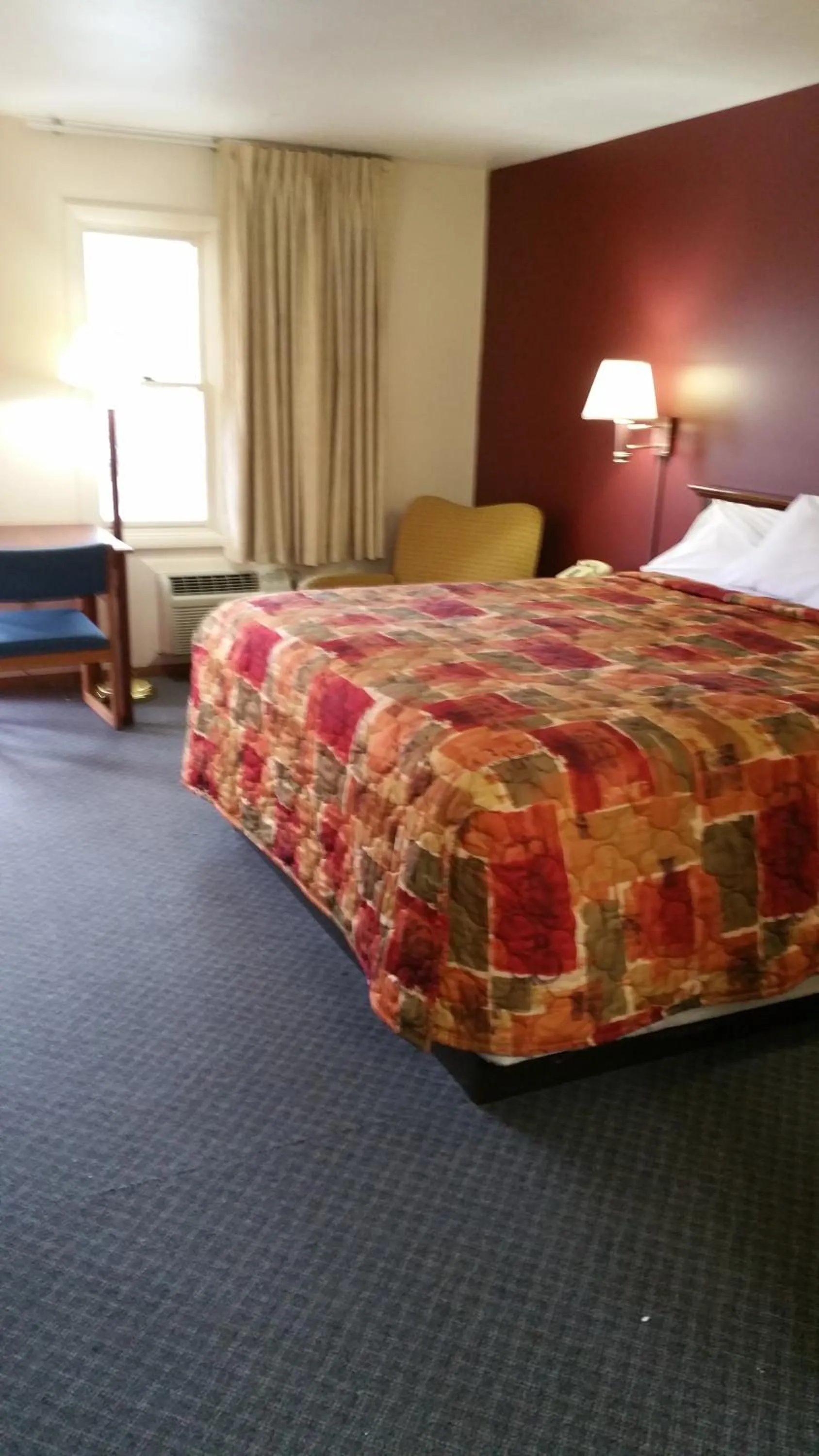 Bed in Foster Inn Monticello