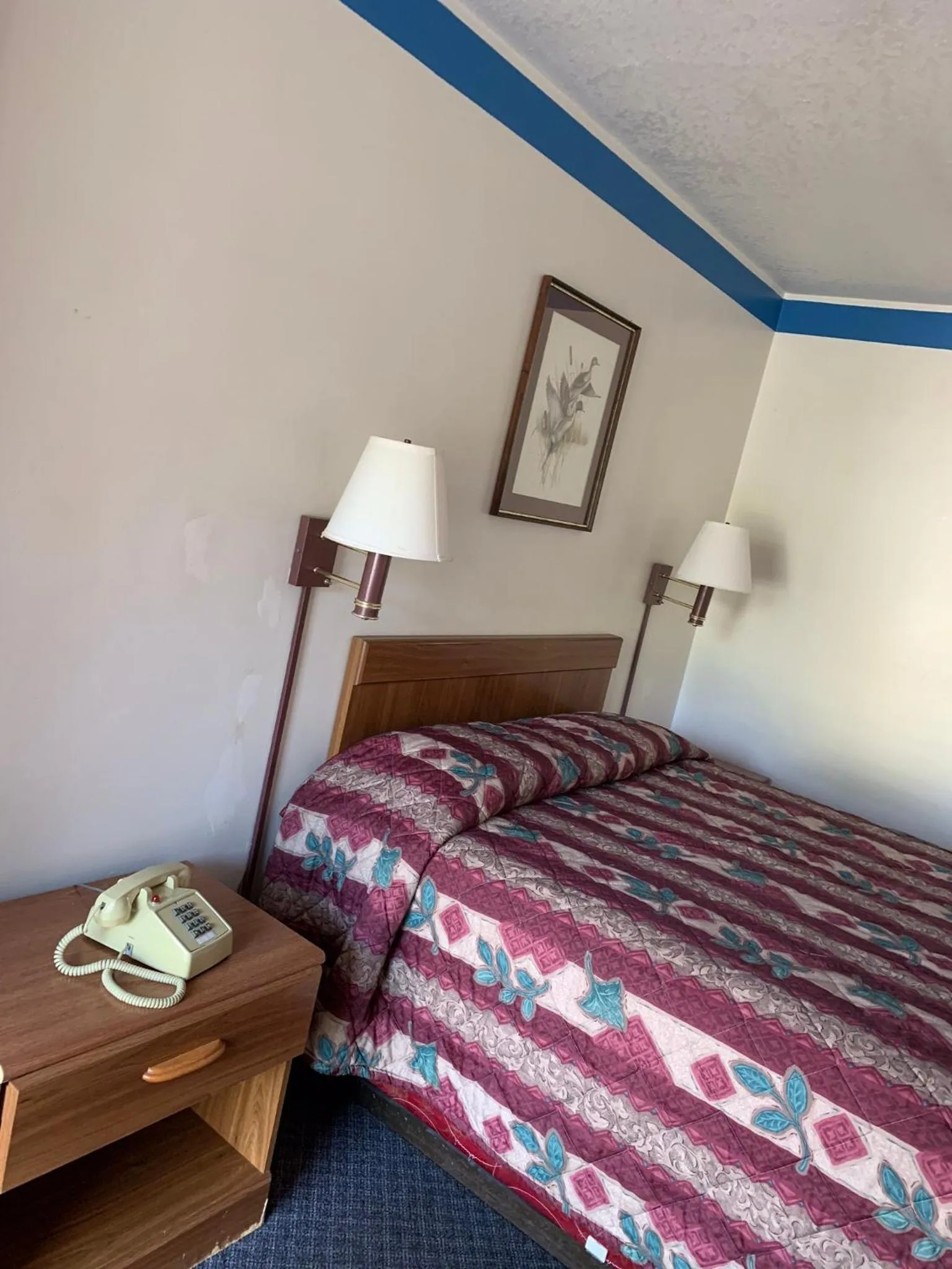 Bed in Foster Inn Monticello