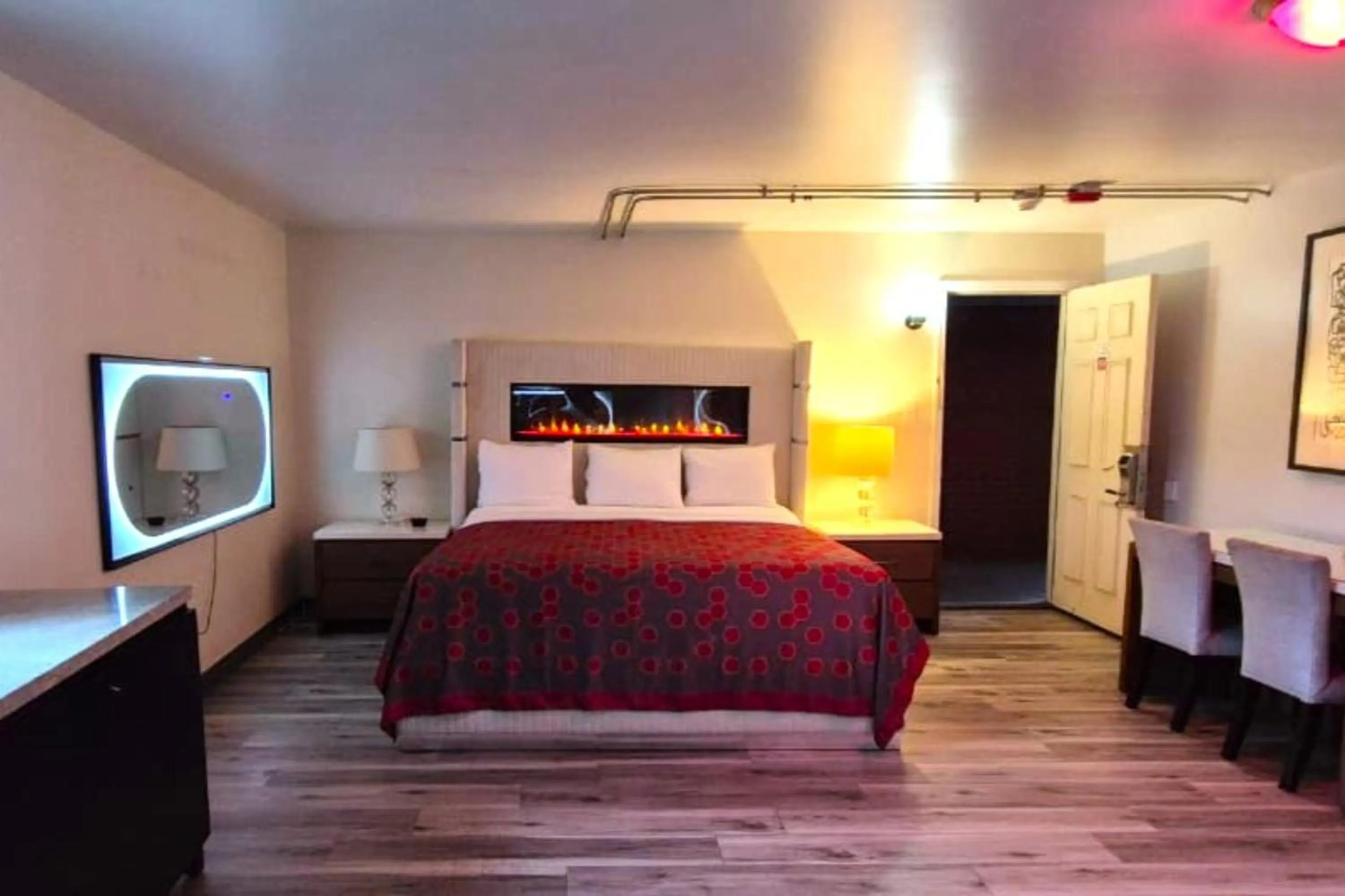 Bedroom, Bed in Capital O Elite Inn & Suites South Holland I 94