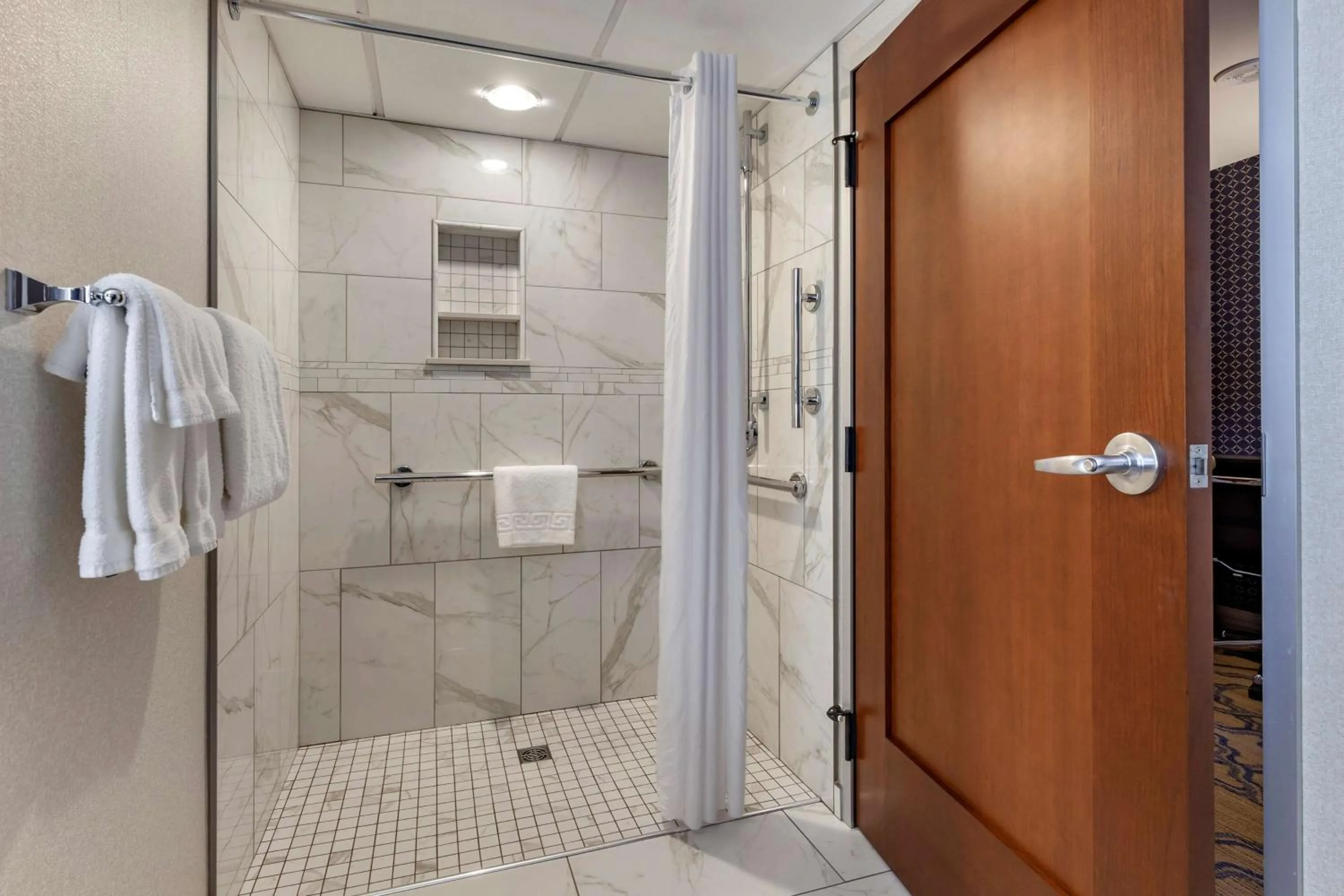 Shower in Best Western Premier Park Hotel