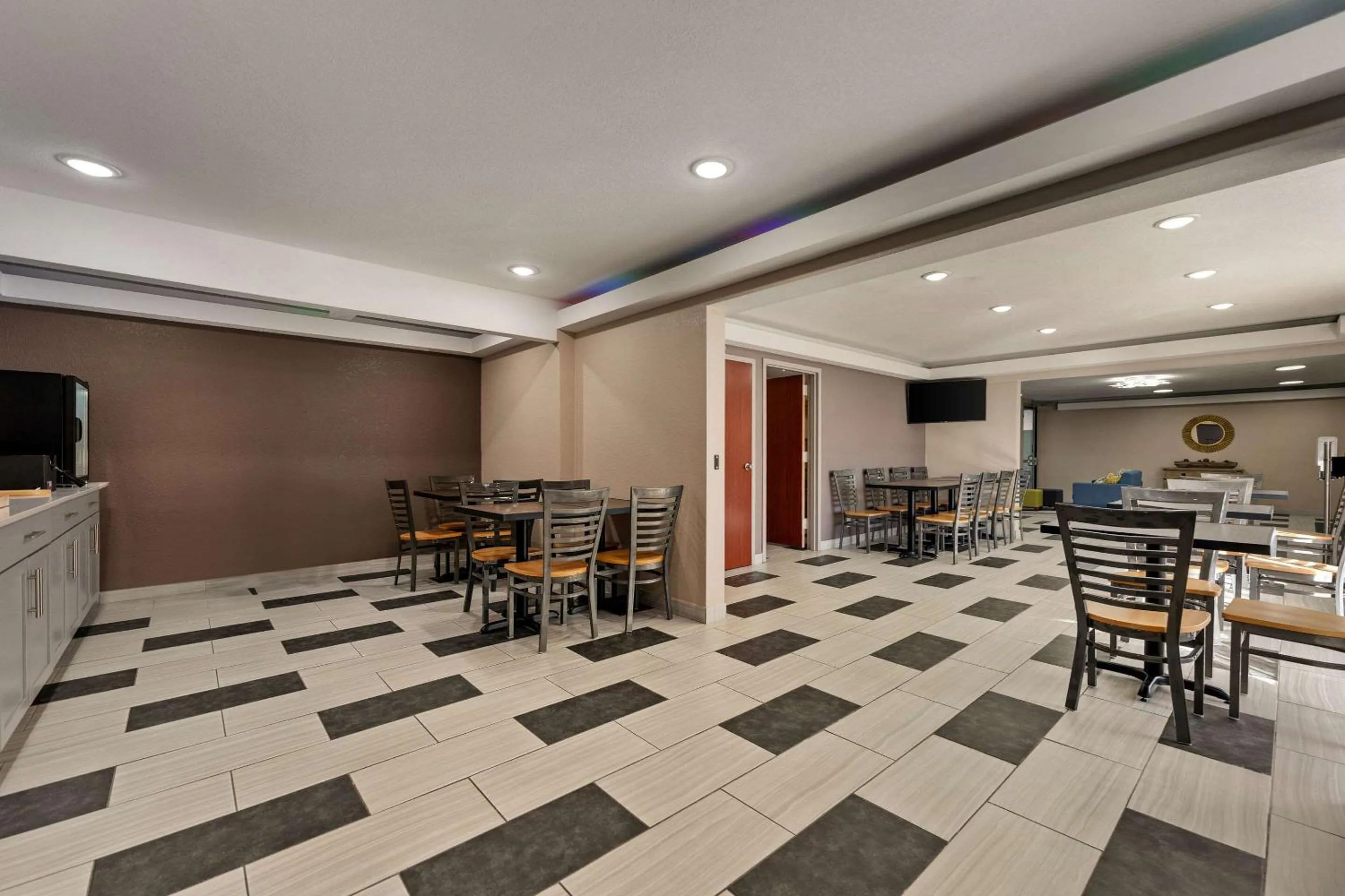 Breakfast in Econo Lodge