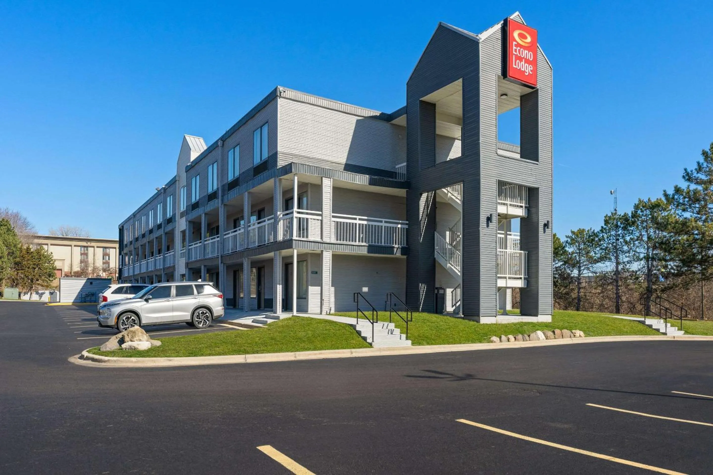 Property building in Econo Lodge