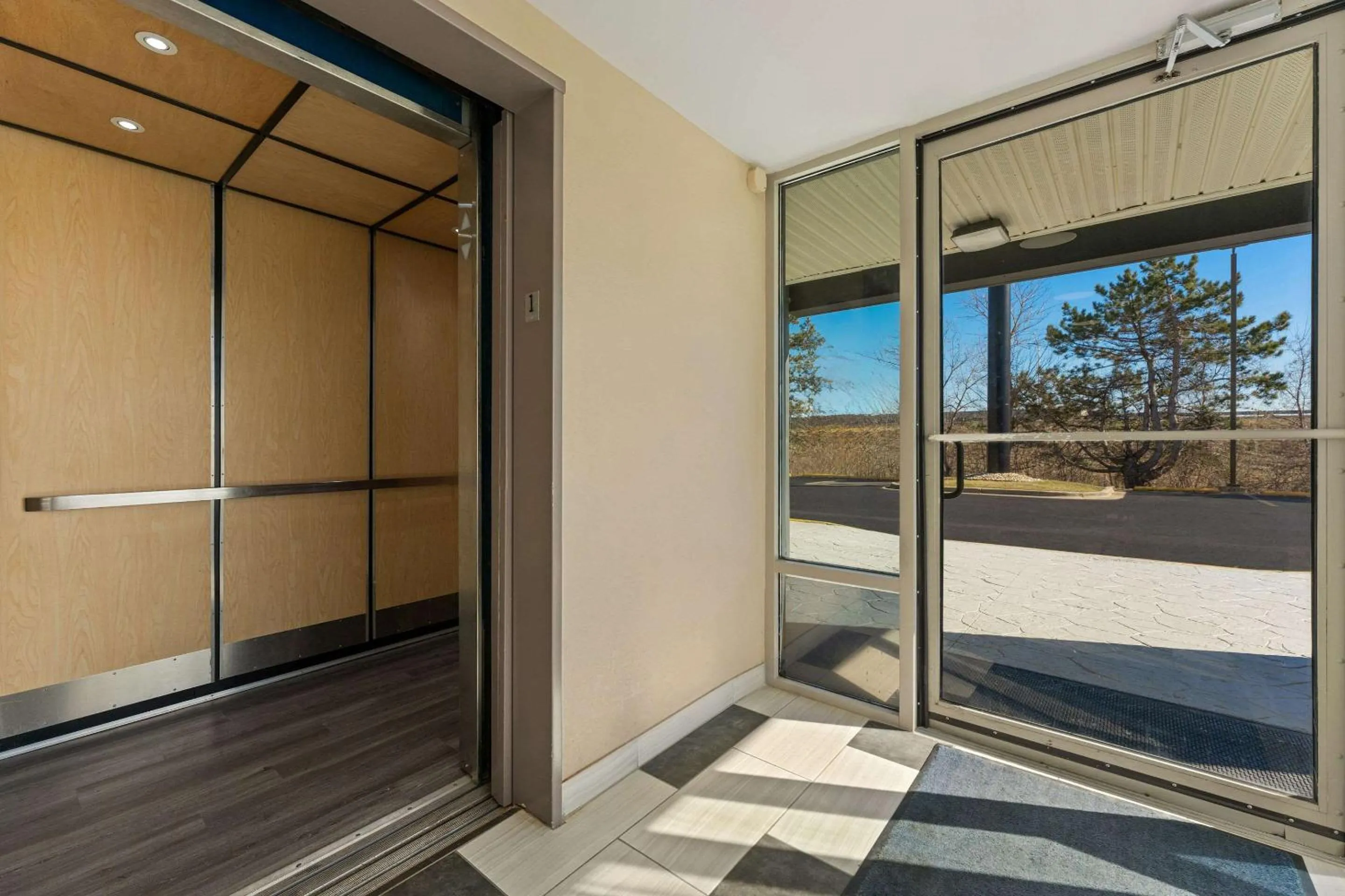 Other, Bed in Econo Lodge