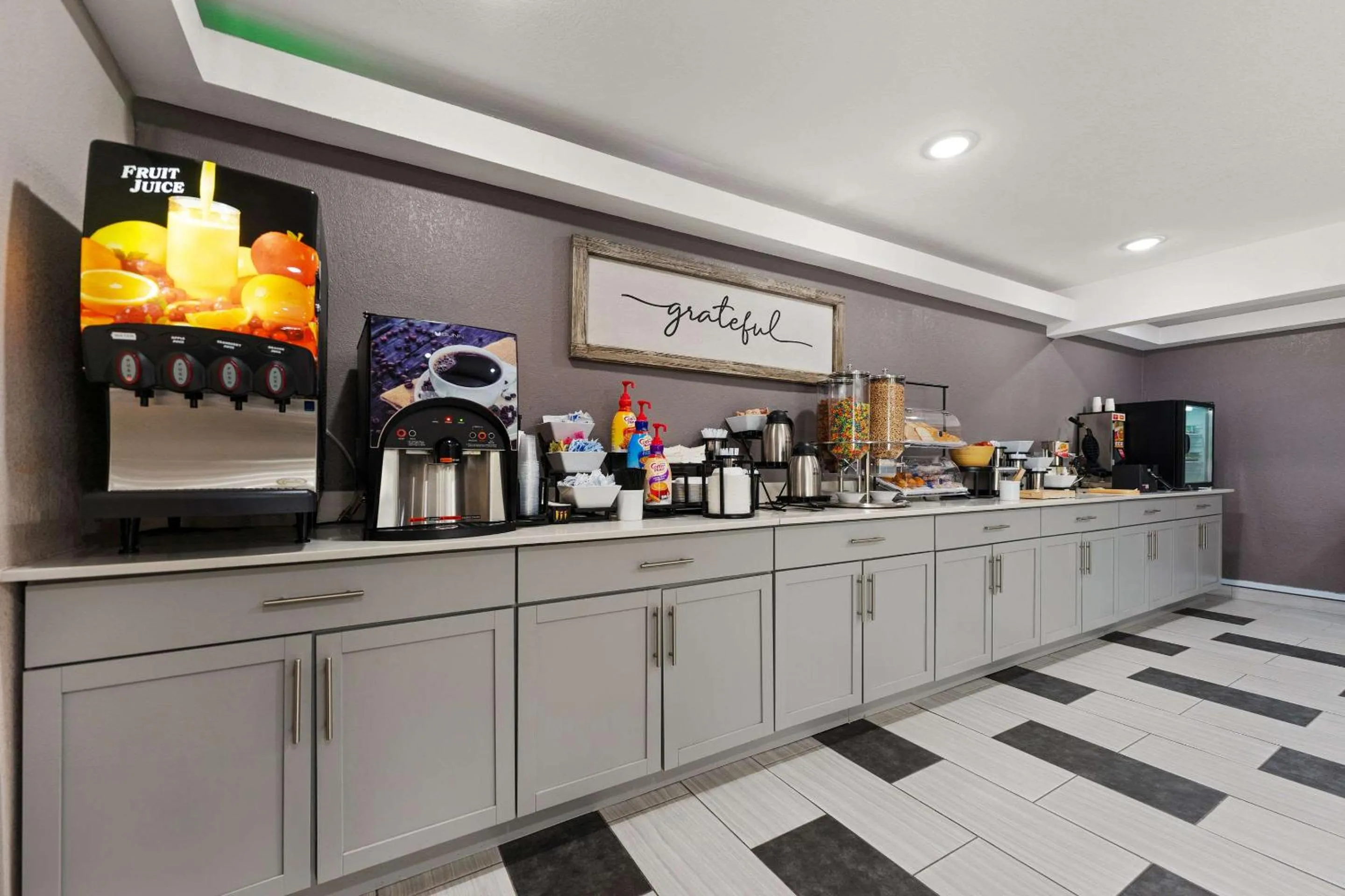 Breakfast in Econo Lodge