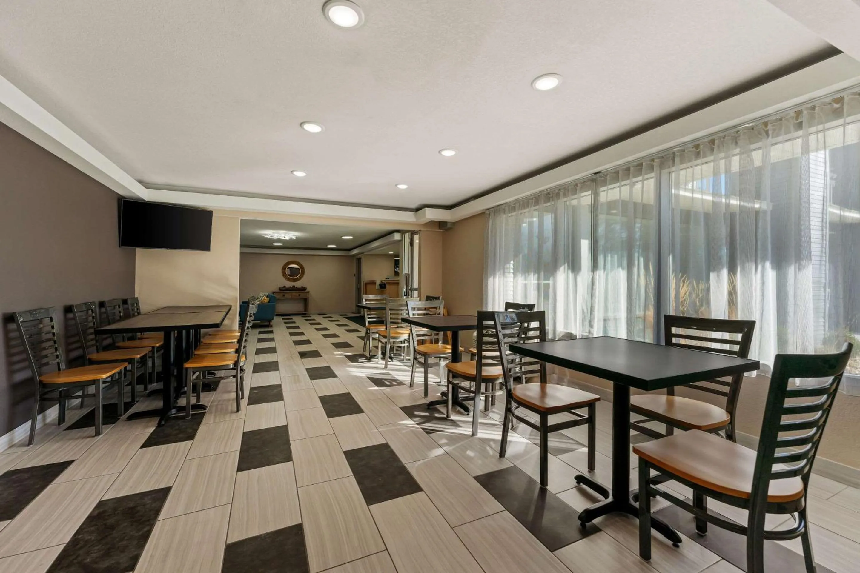 Breakfast in Econo Lodge