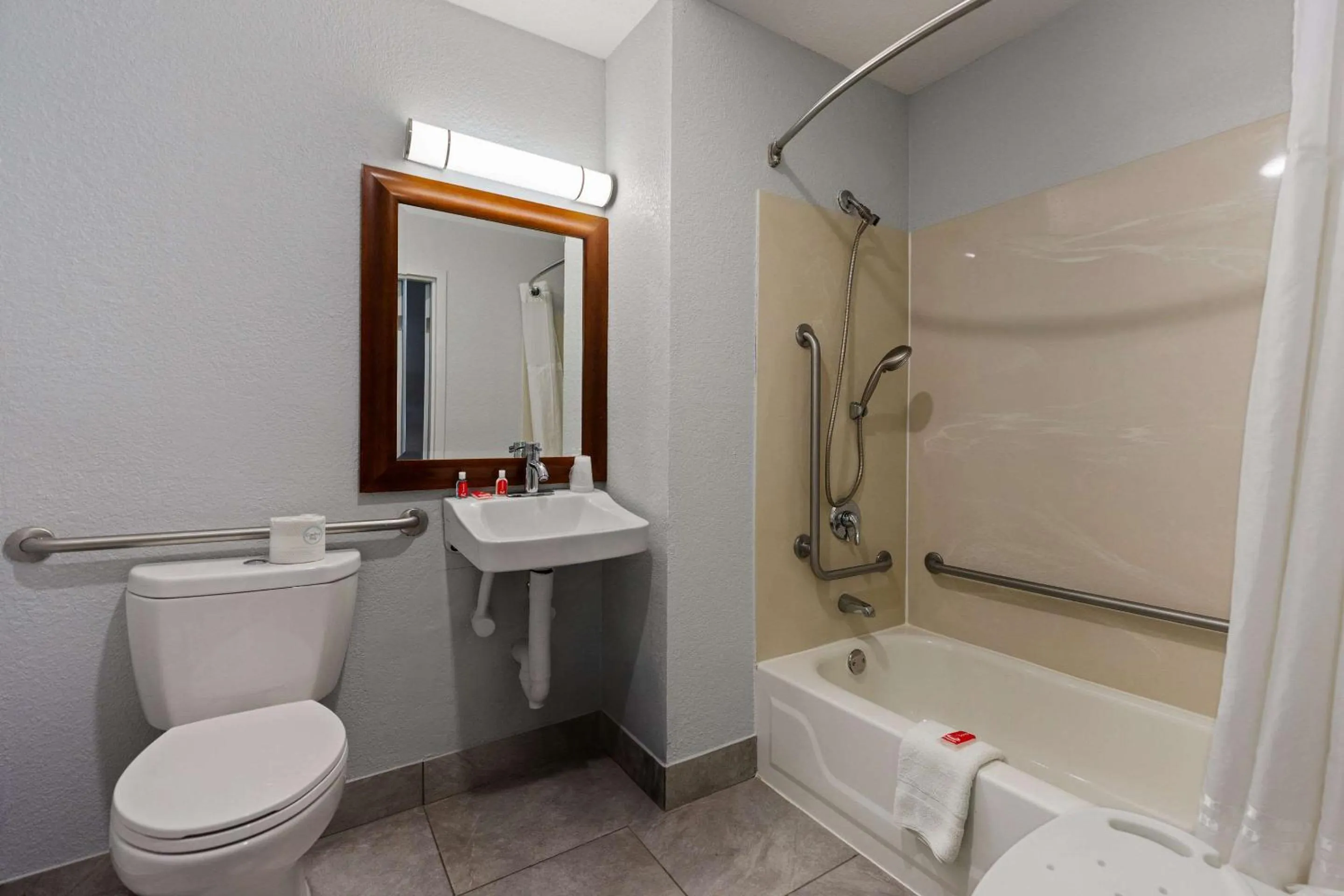 Bedroom in Econo Lodge