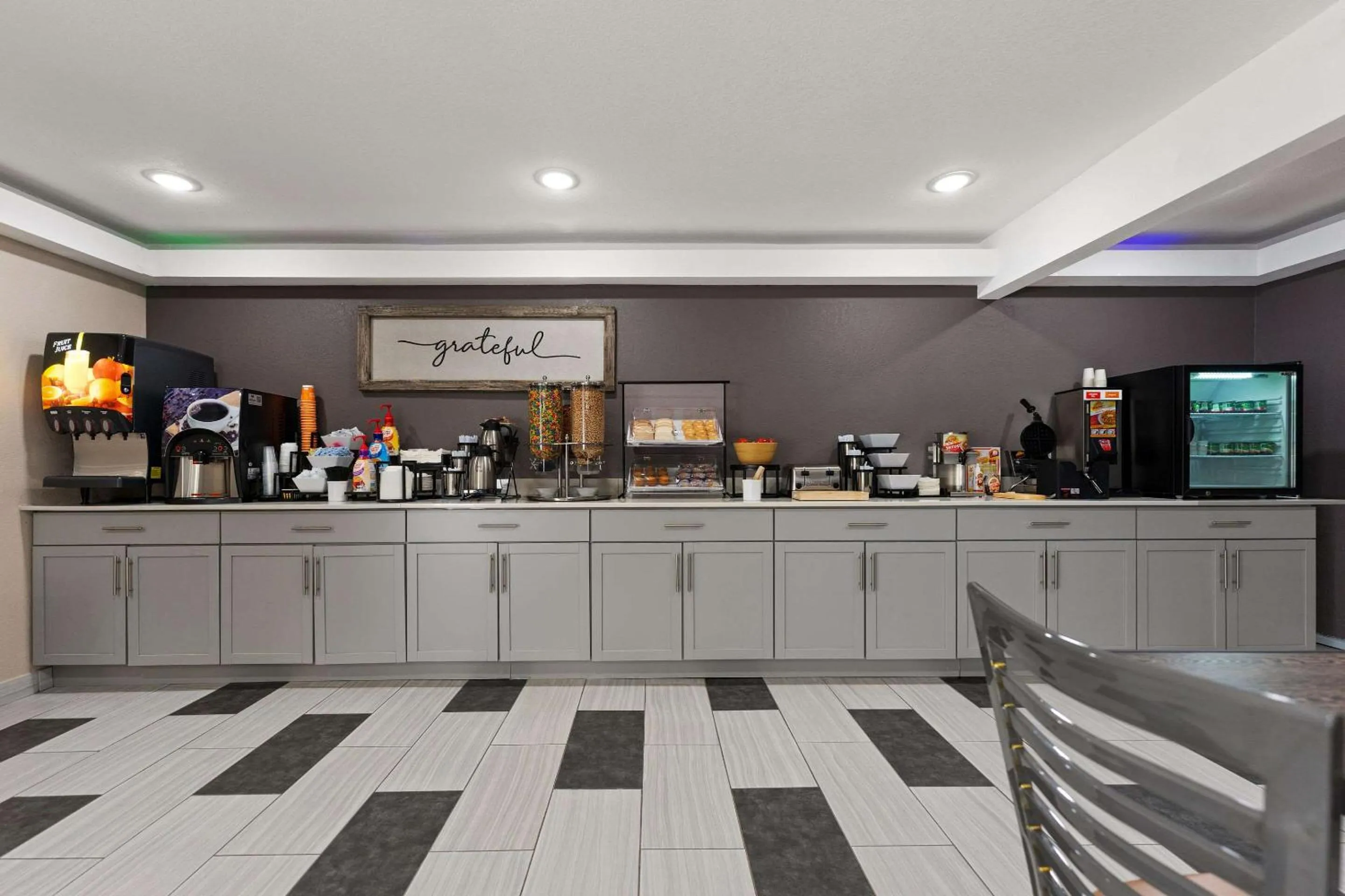 Breakfast in Econo Lodge