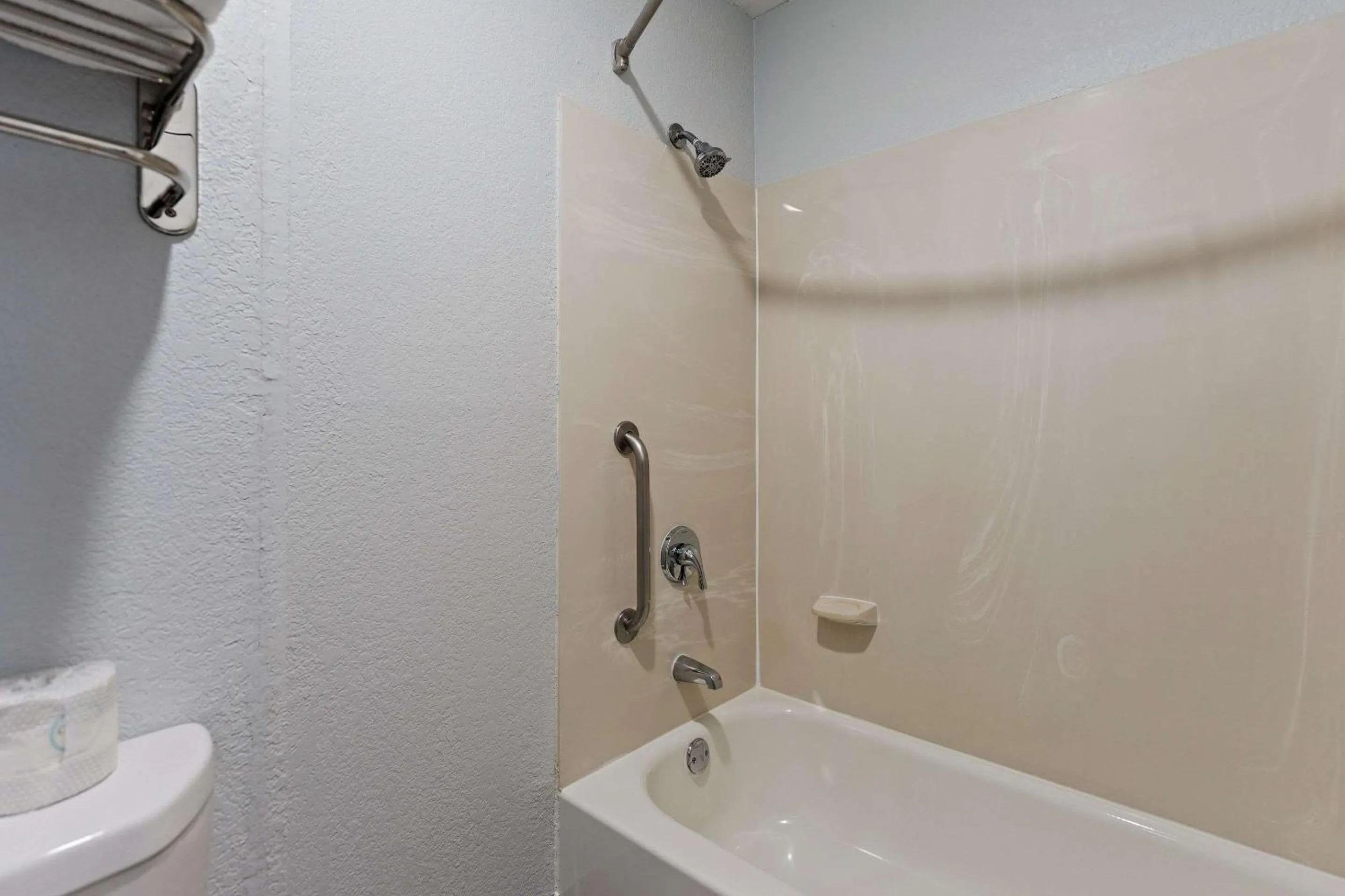 Bedroom in Econo Lodge