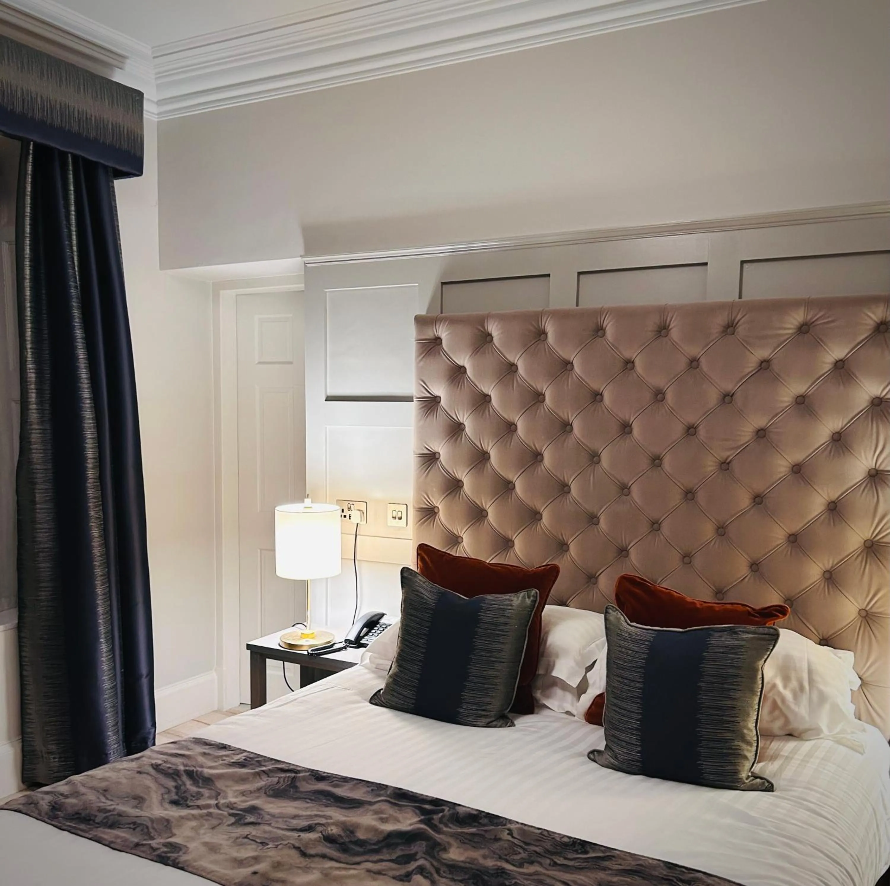 Bedroom, Bed in The Seafield Arms-Cullen