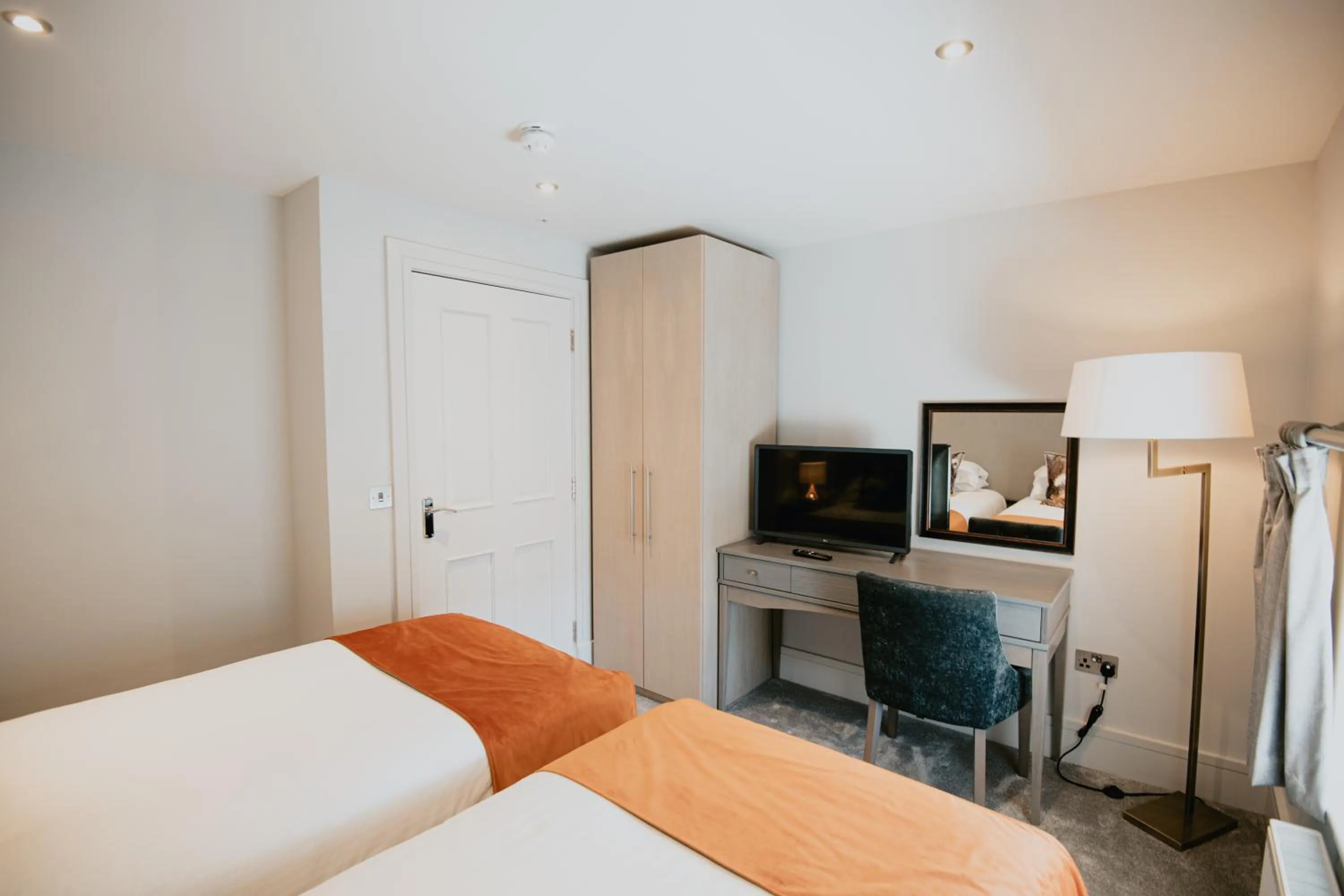 Bedroom, Bed in The Seafield Arms-Cullen