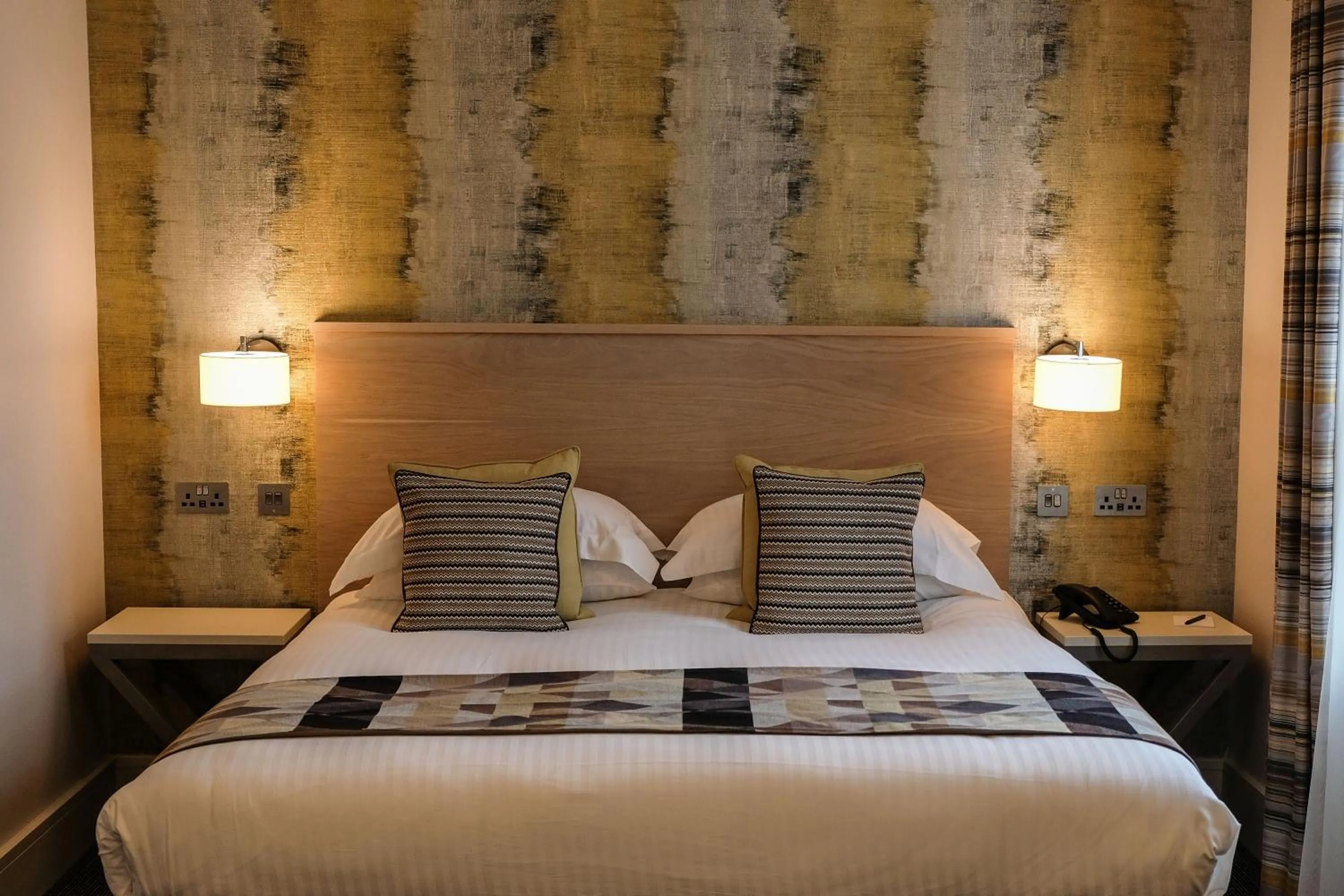 Bedroom, Bed in The Seafield Arms-Cullen