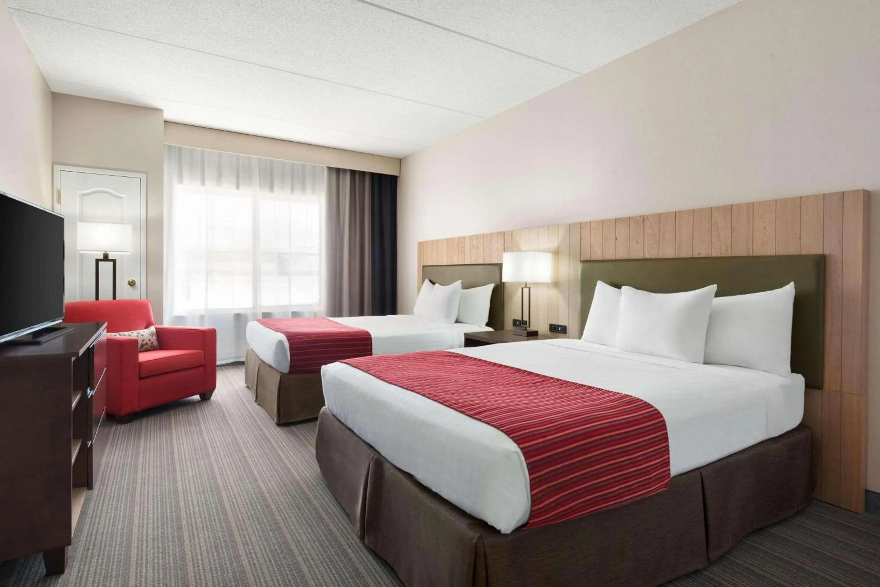 Bedroom, Bed in Country Inn & Suites by Radisson, Duluth North, MN