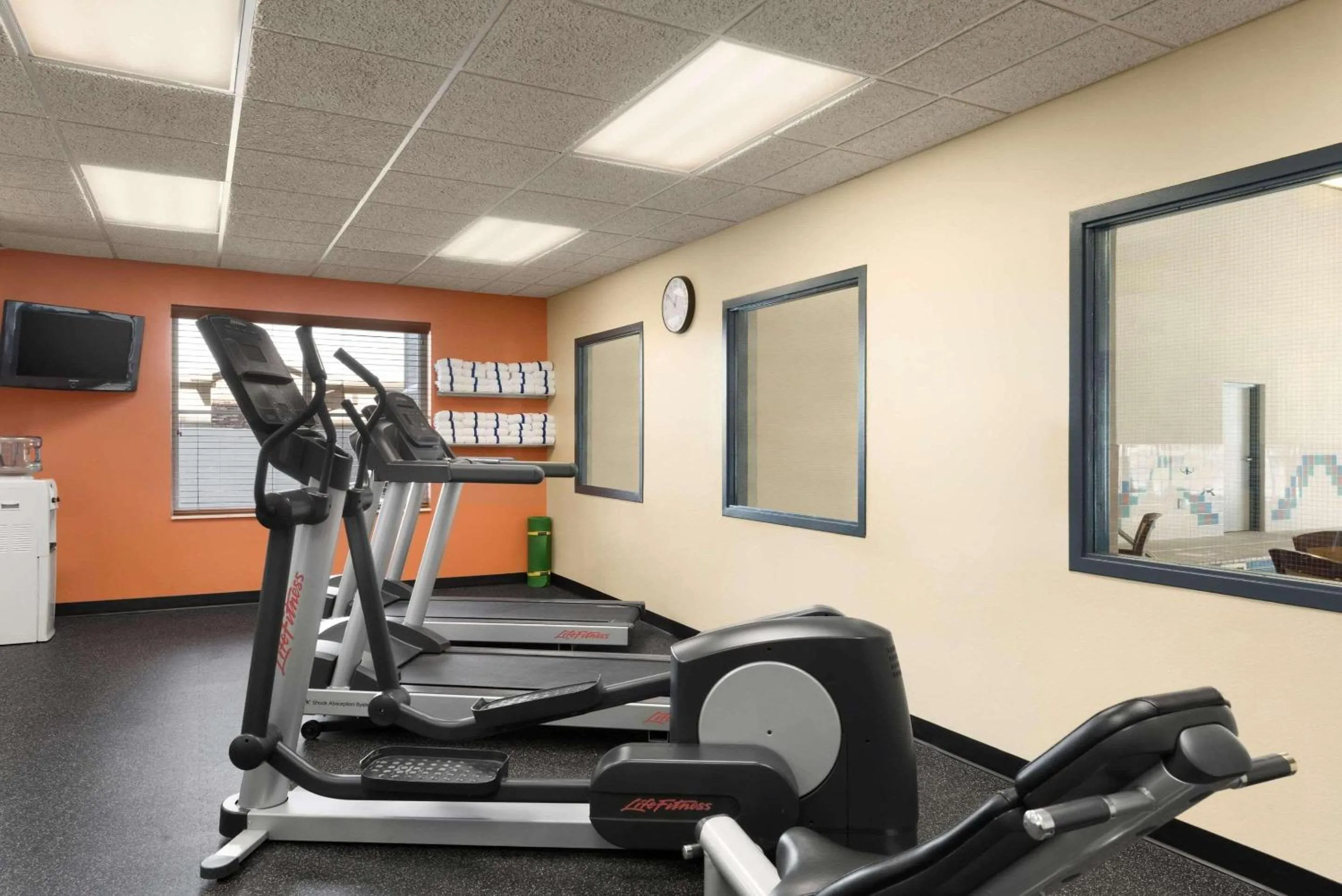 Fitness centre/facilities in Country Inn & Suites by Radisson, Duluth North, MN