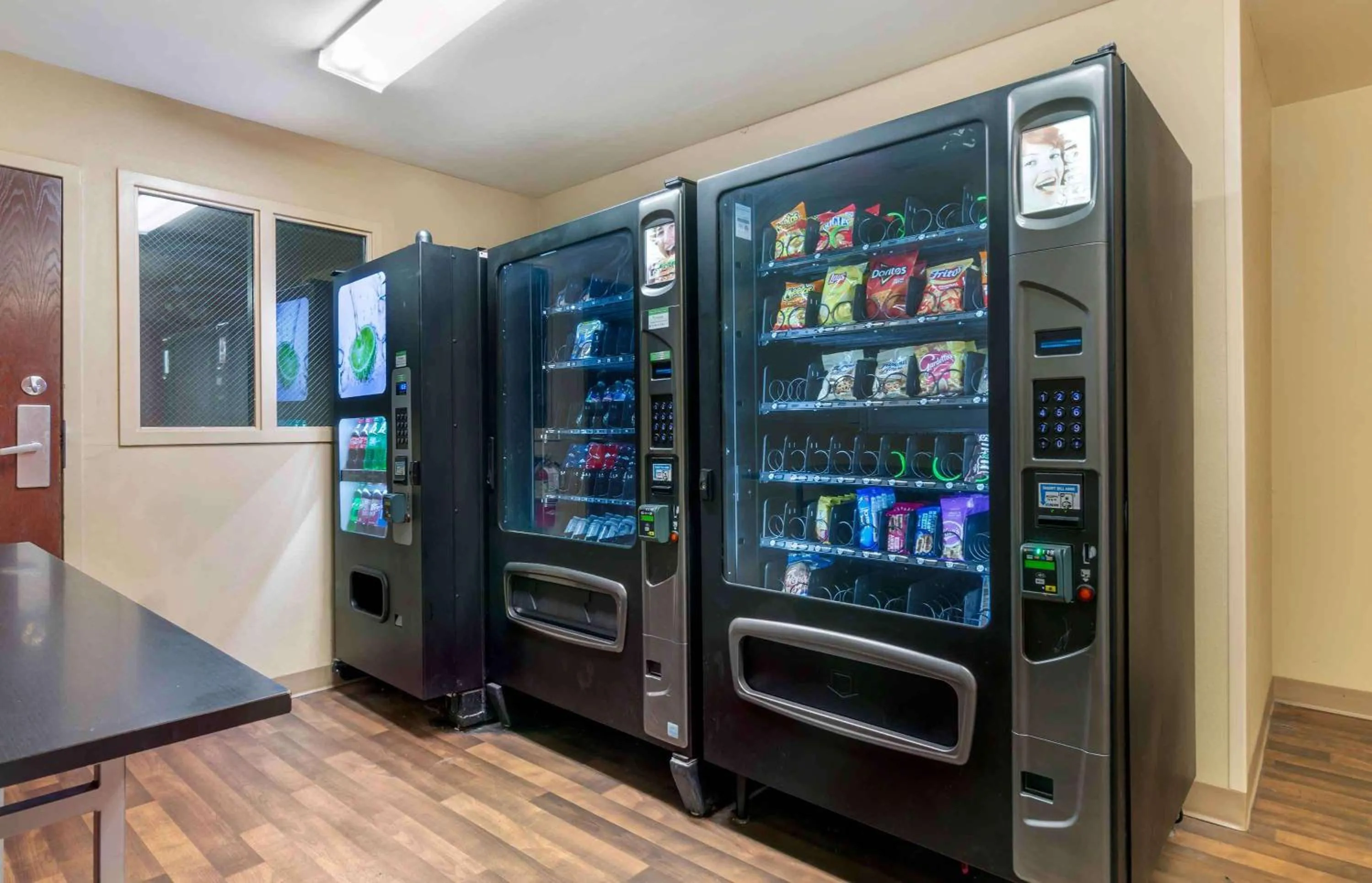 Property building in Extended Stay America Suites - Kansas City - South