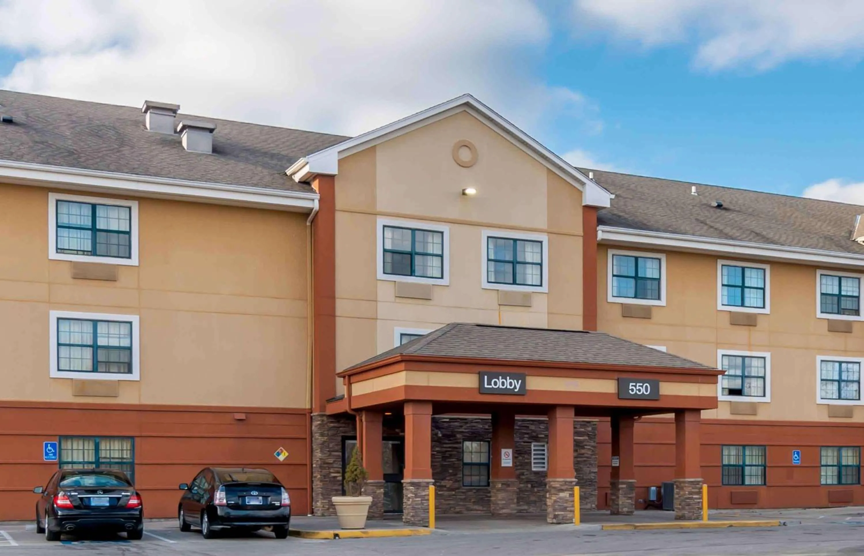Property building in Extended Stay America Suites - Kansas City - South