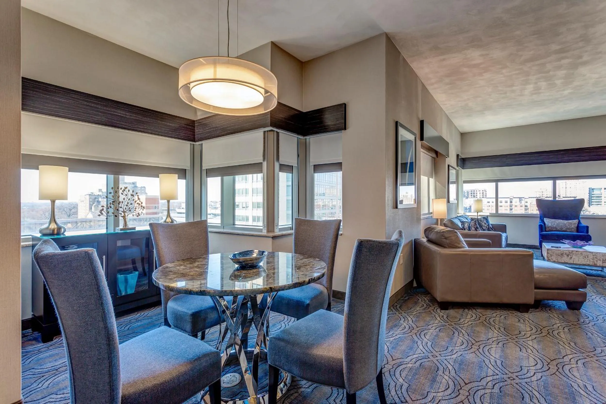 DoubleTree by Hilton St. Louis Forest Park