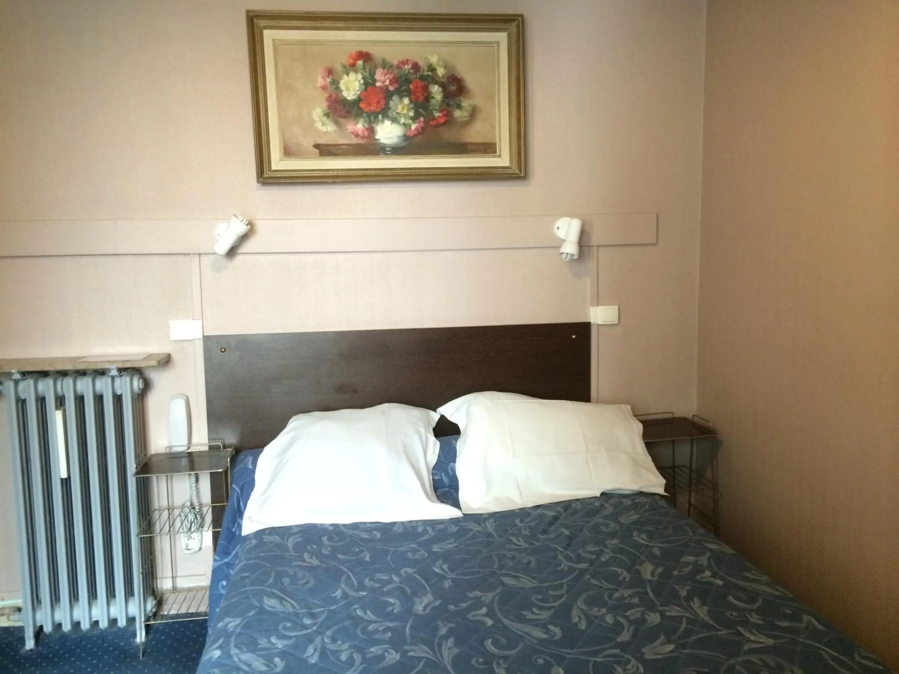 Bed in Hôtel Stanislas sans ascenseur