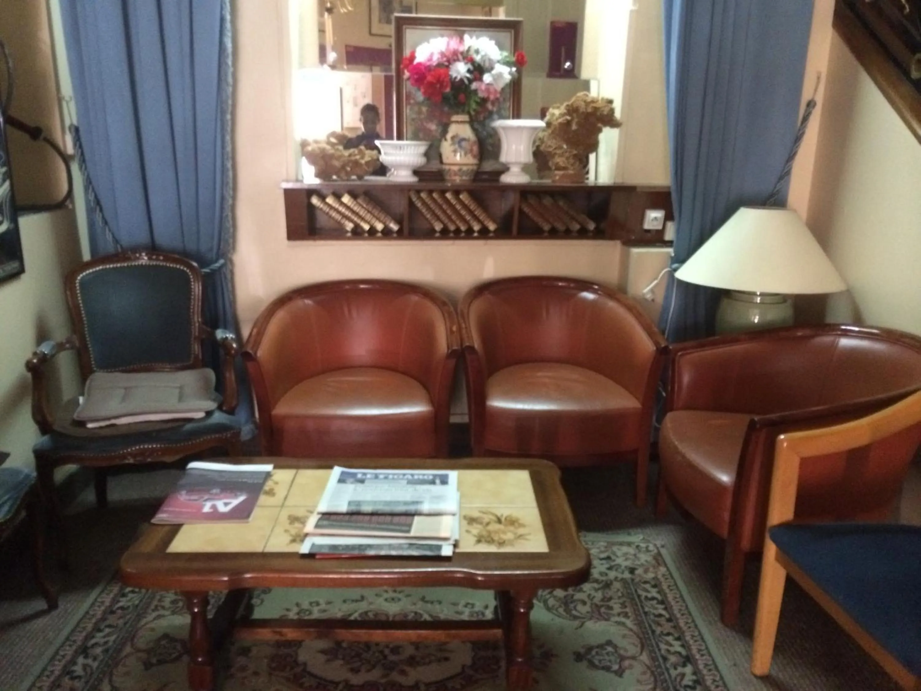 Lobby or reception in Hôtel Stanislas sans ascenseur