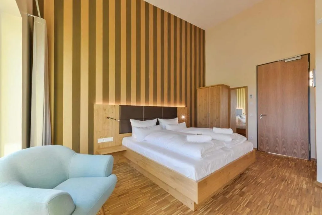 Bed in Hotel & Golfrestaurant Gut Wissmannshof