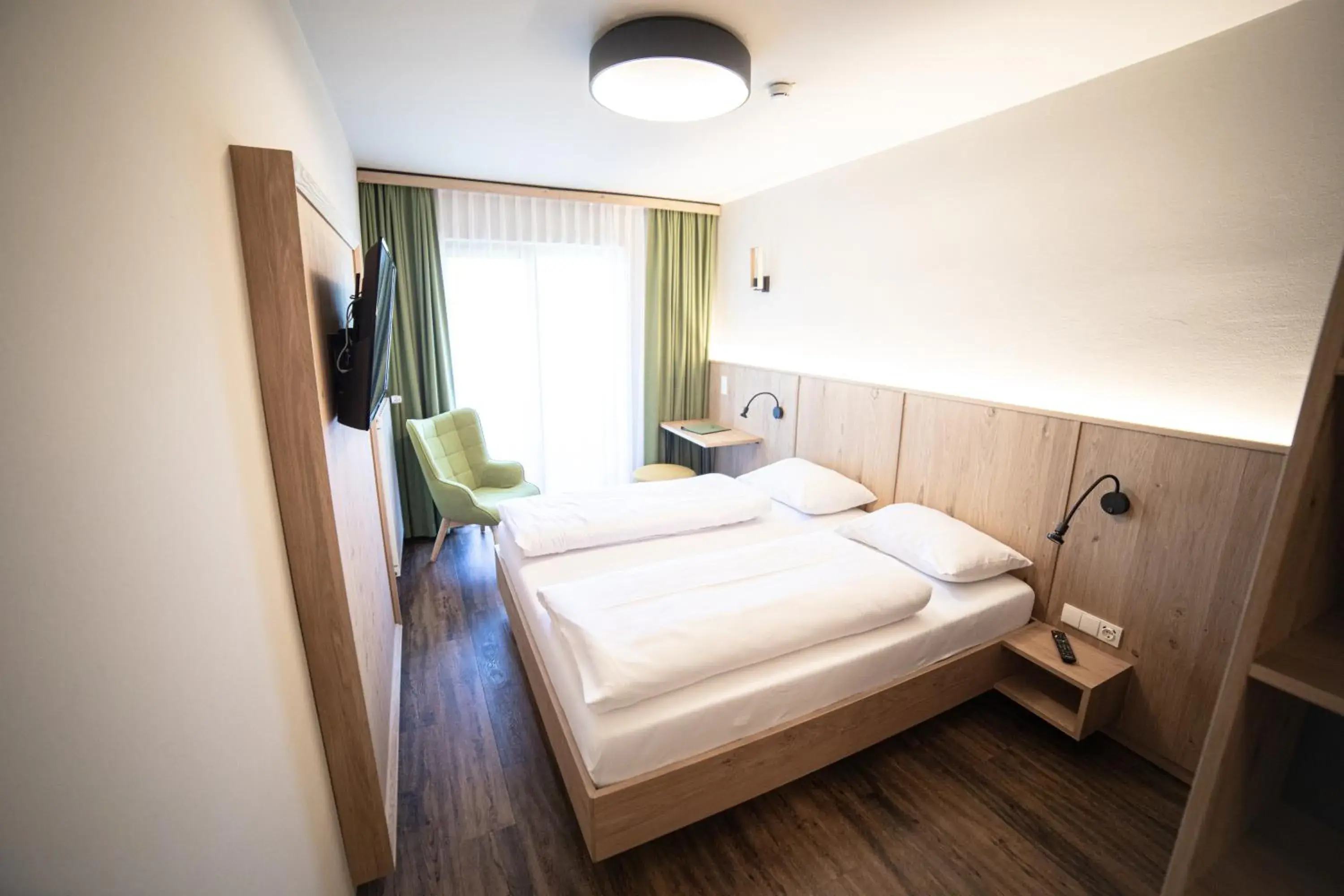 Double Room with Balcony - single occupancy in Finkensteiner Hof Double Room with Balcony - single occupancy in Finkensteiner Hof