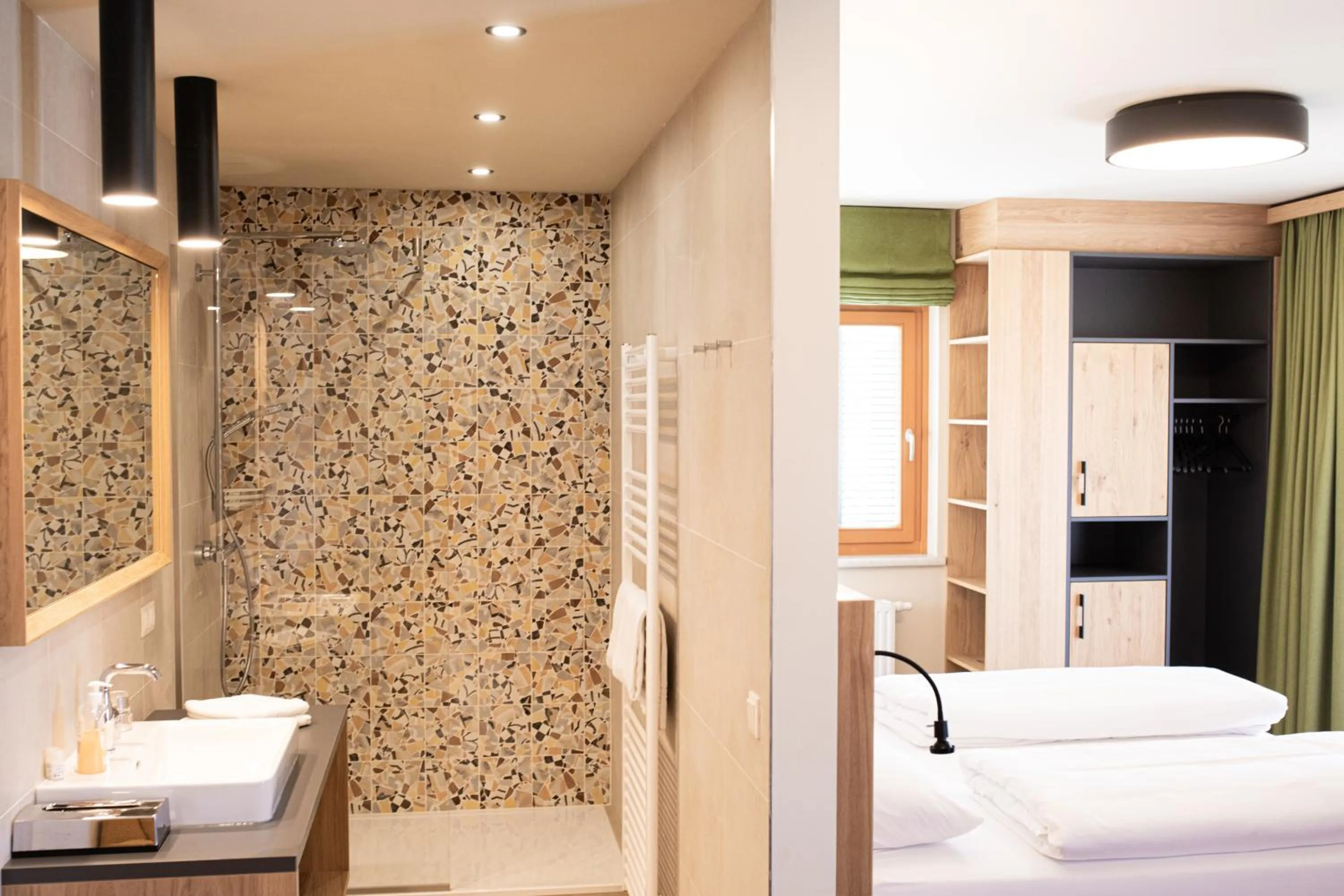 Bathroom, Bed in Finkensteiner Hof