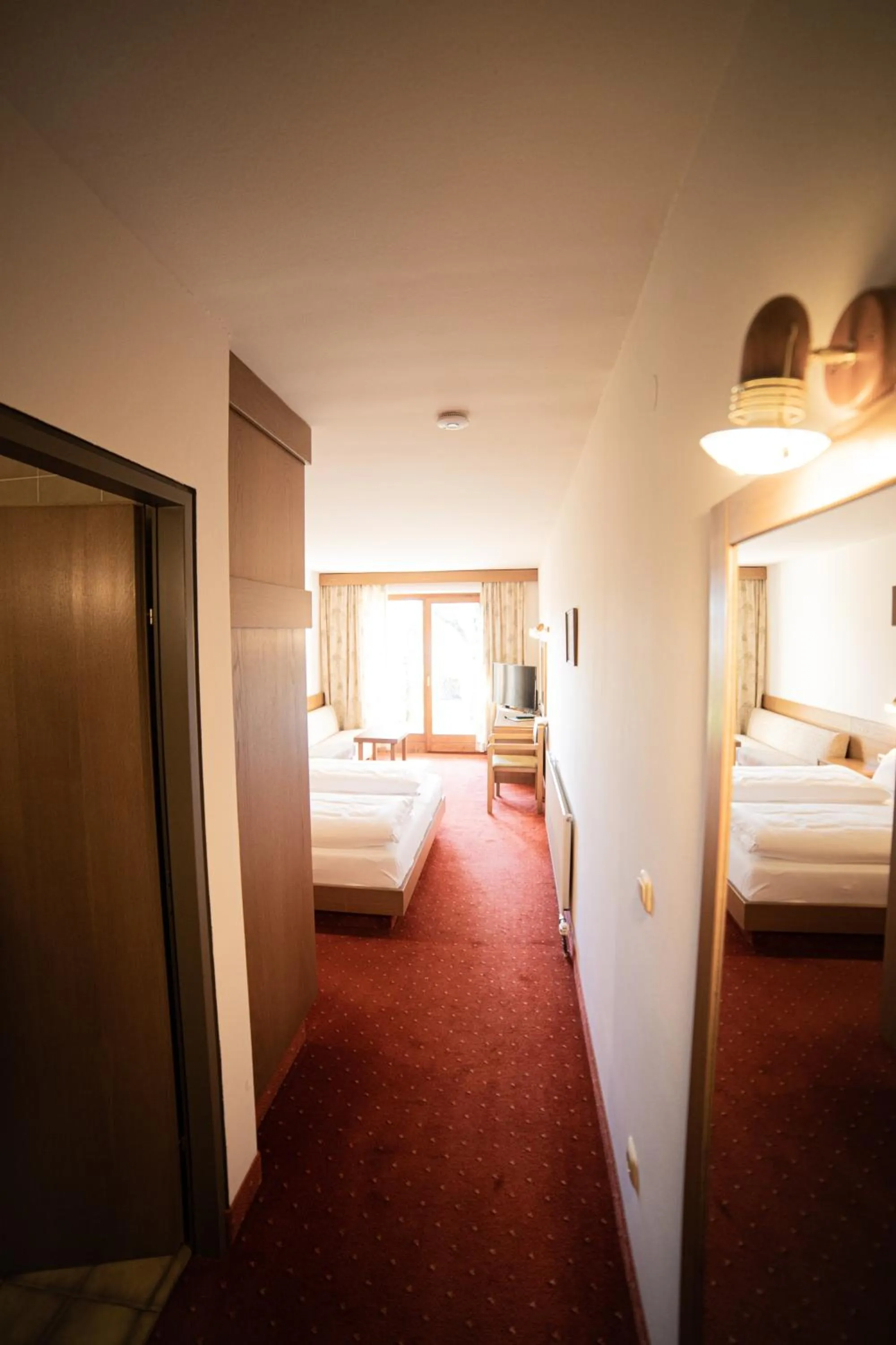 Photo of the whole room, Bed in Finkensteiner Hof