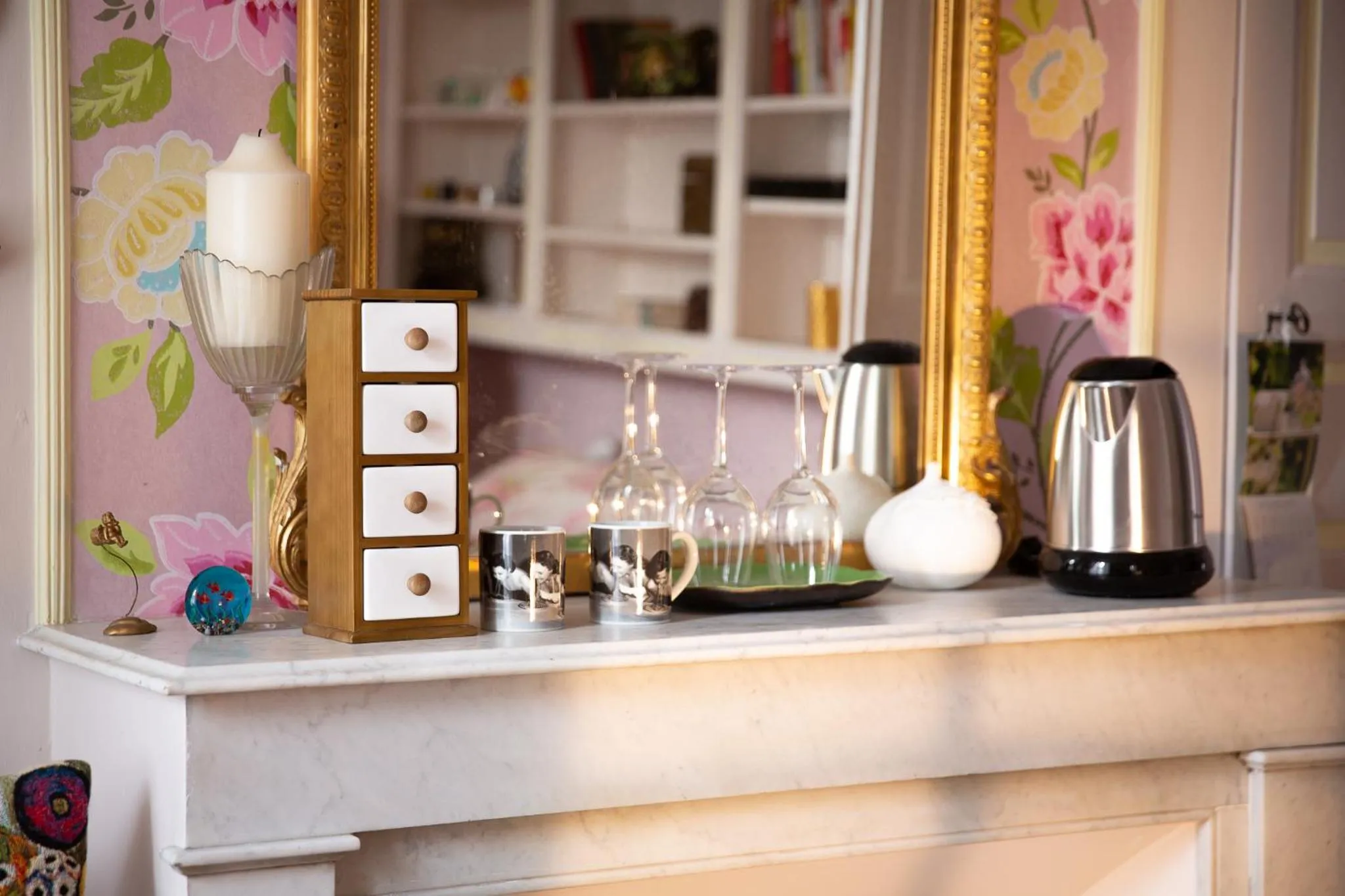 Coffee/tea facilities in La Maison Charmante