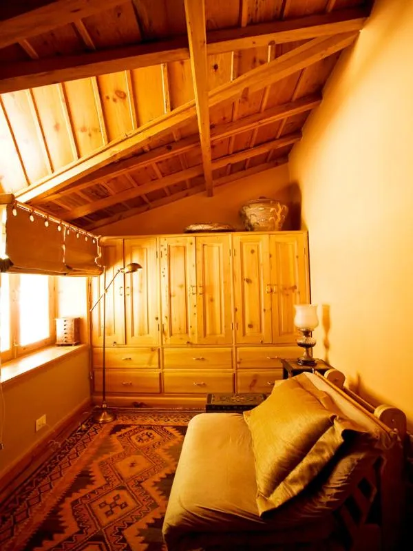 Photo of the whole room in Mary Budden Estate