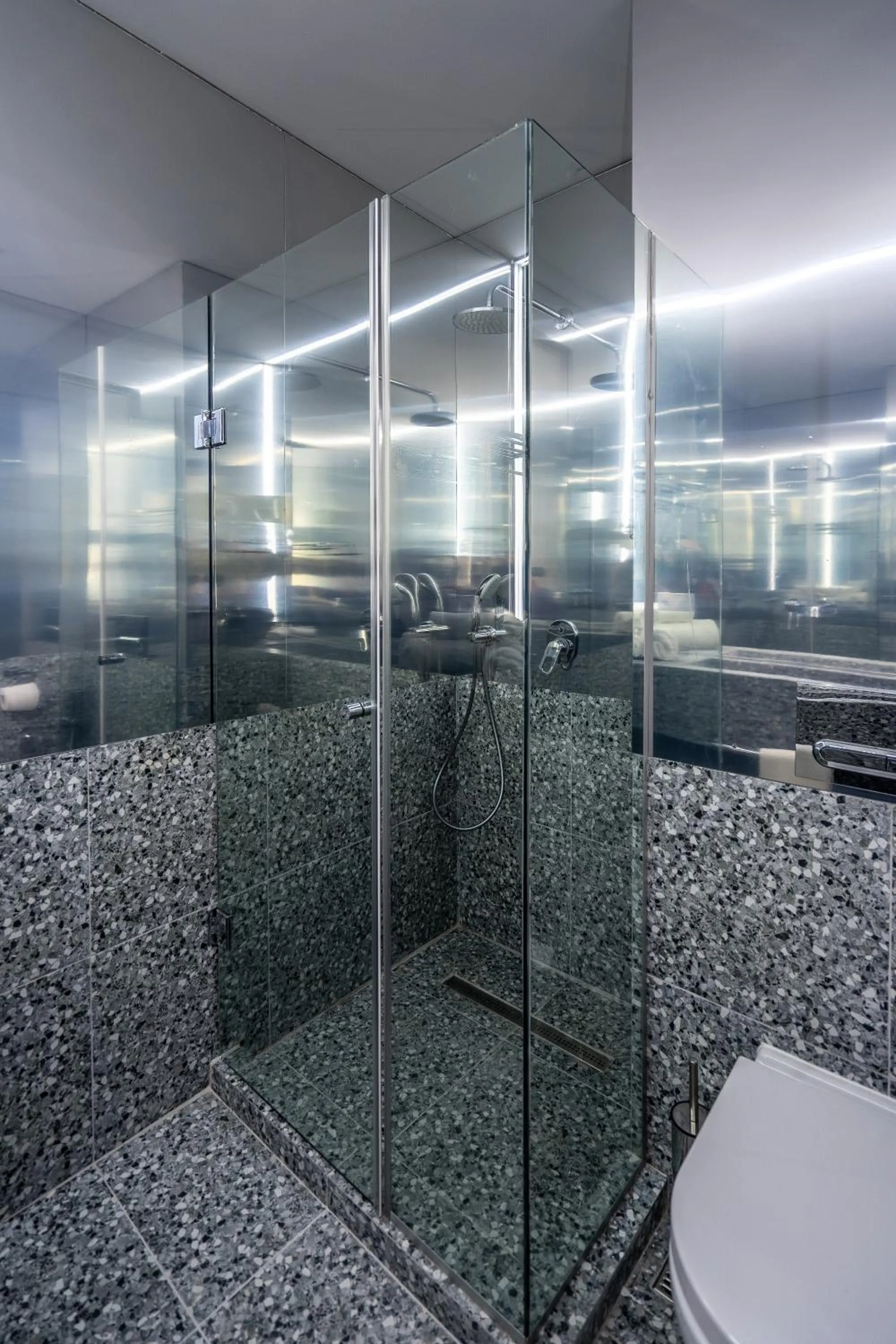 Shower in Platforma Design Hotel