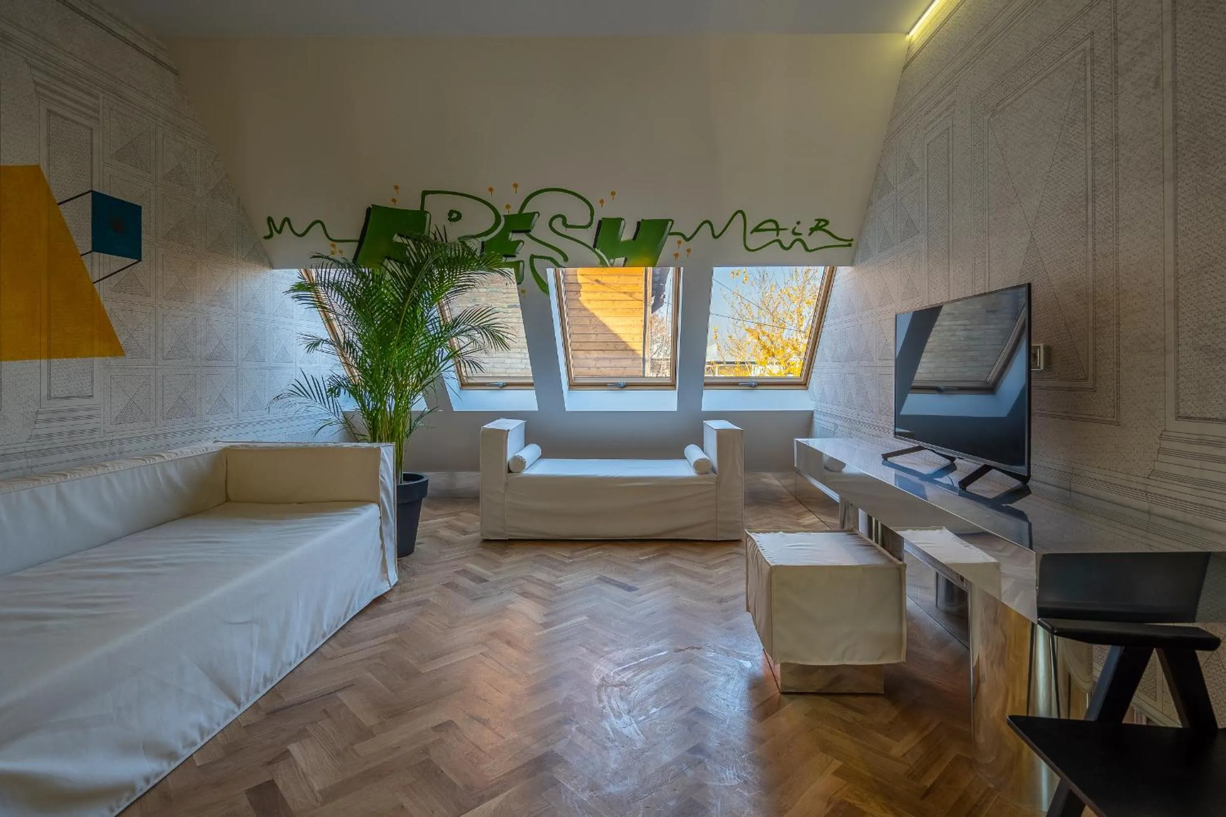 Living room, Bed in Platforma Design Hotel