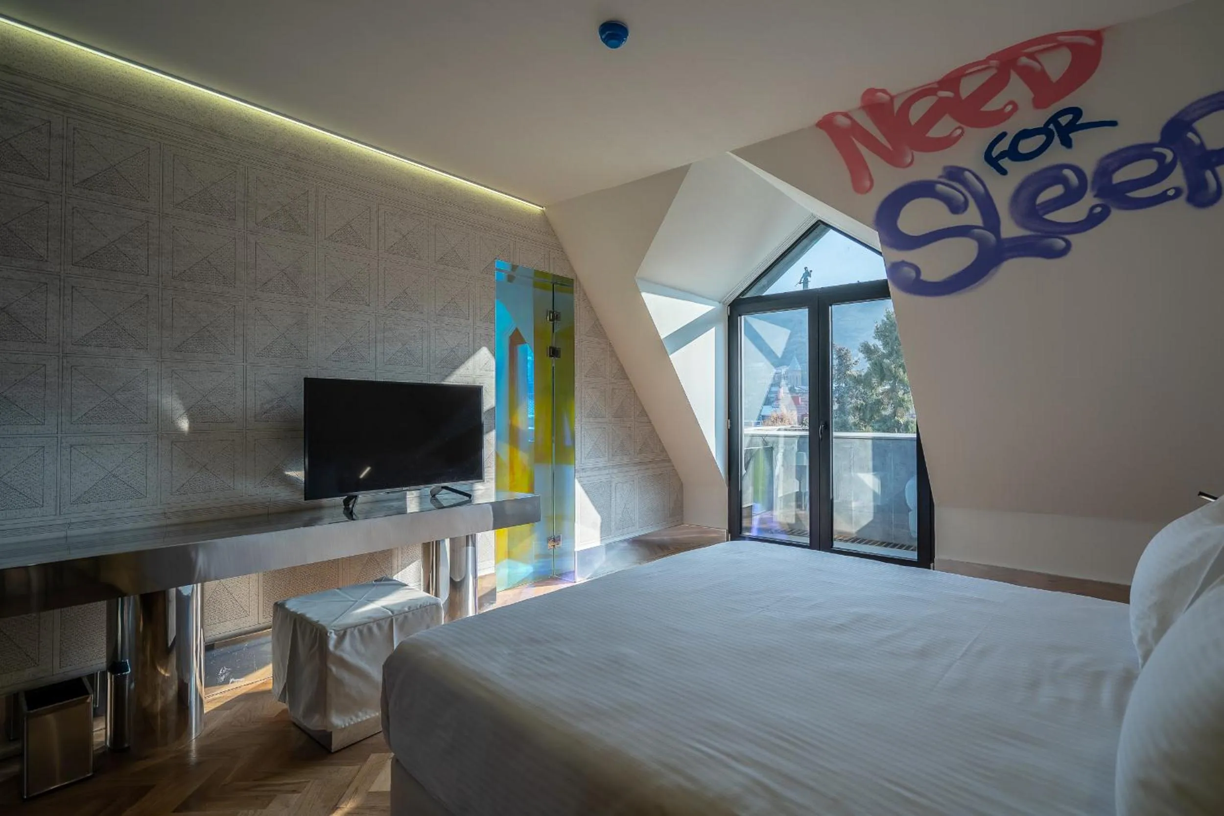 TV and multimedia, Bed in Platforma Design Hotel