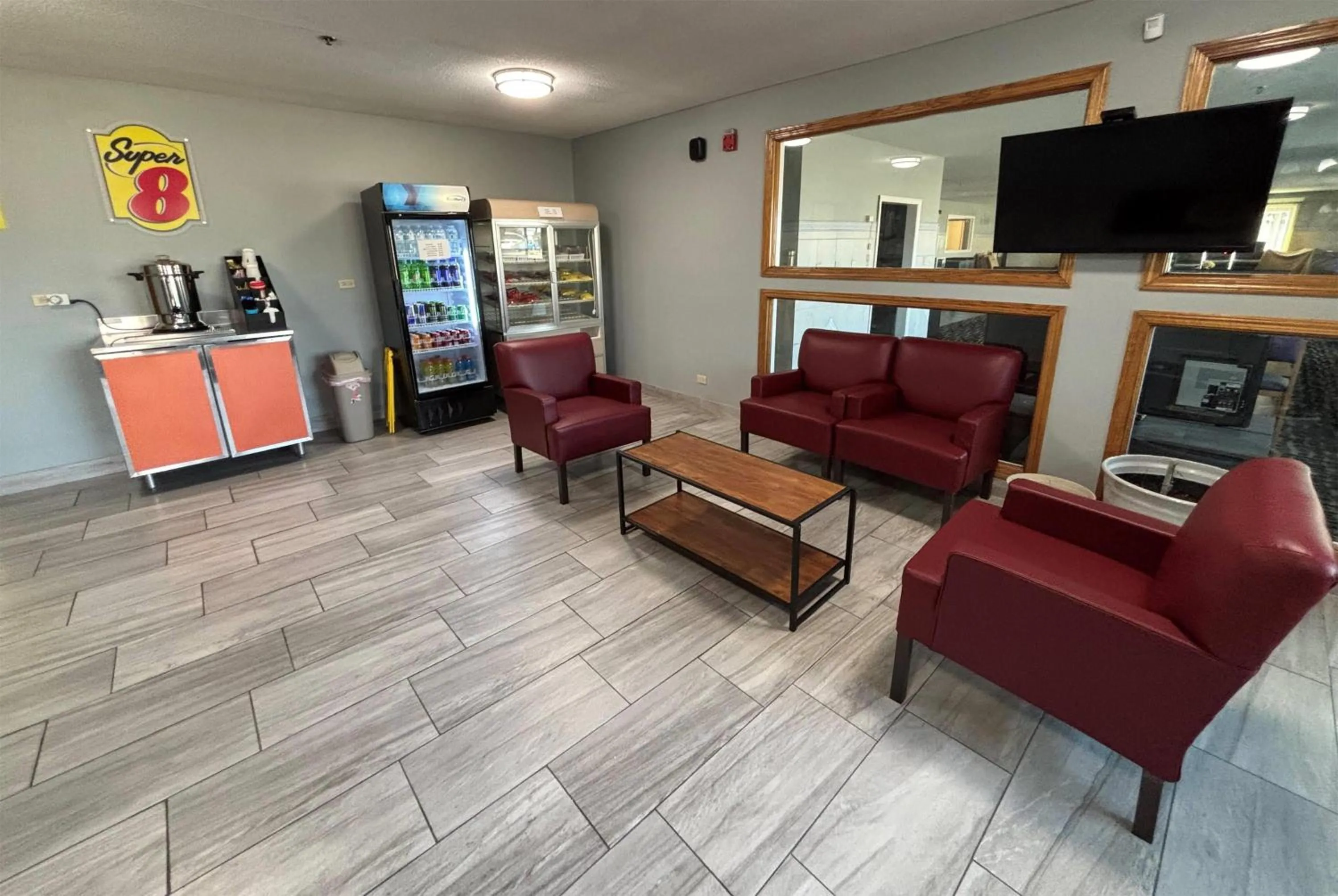 Lobby or reception in Super 8 by Wyndham McLean/Bloomington SW