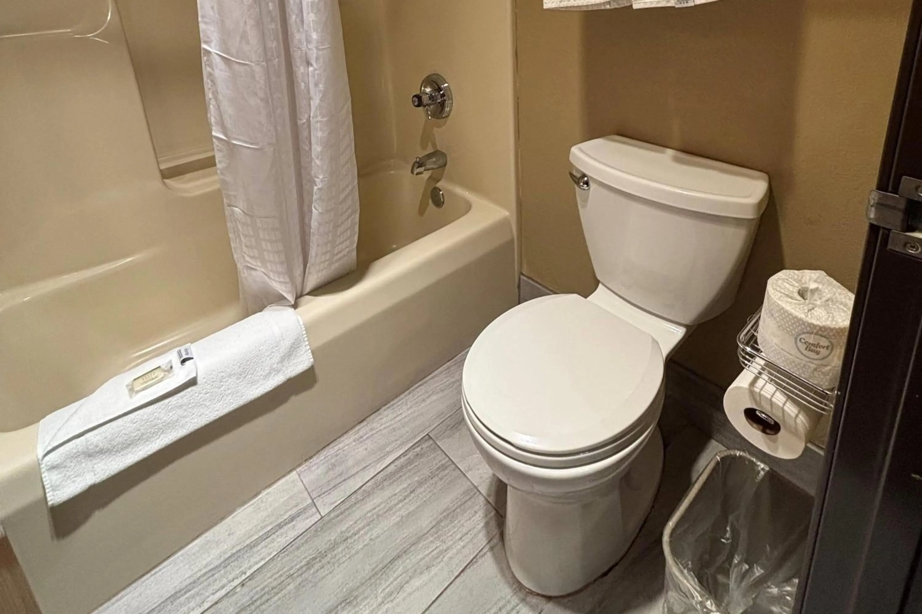 Bathroom in Super 8 by Wyndham McLean/Bloomington SW