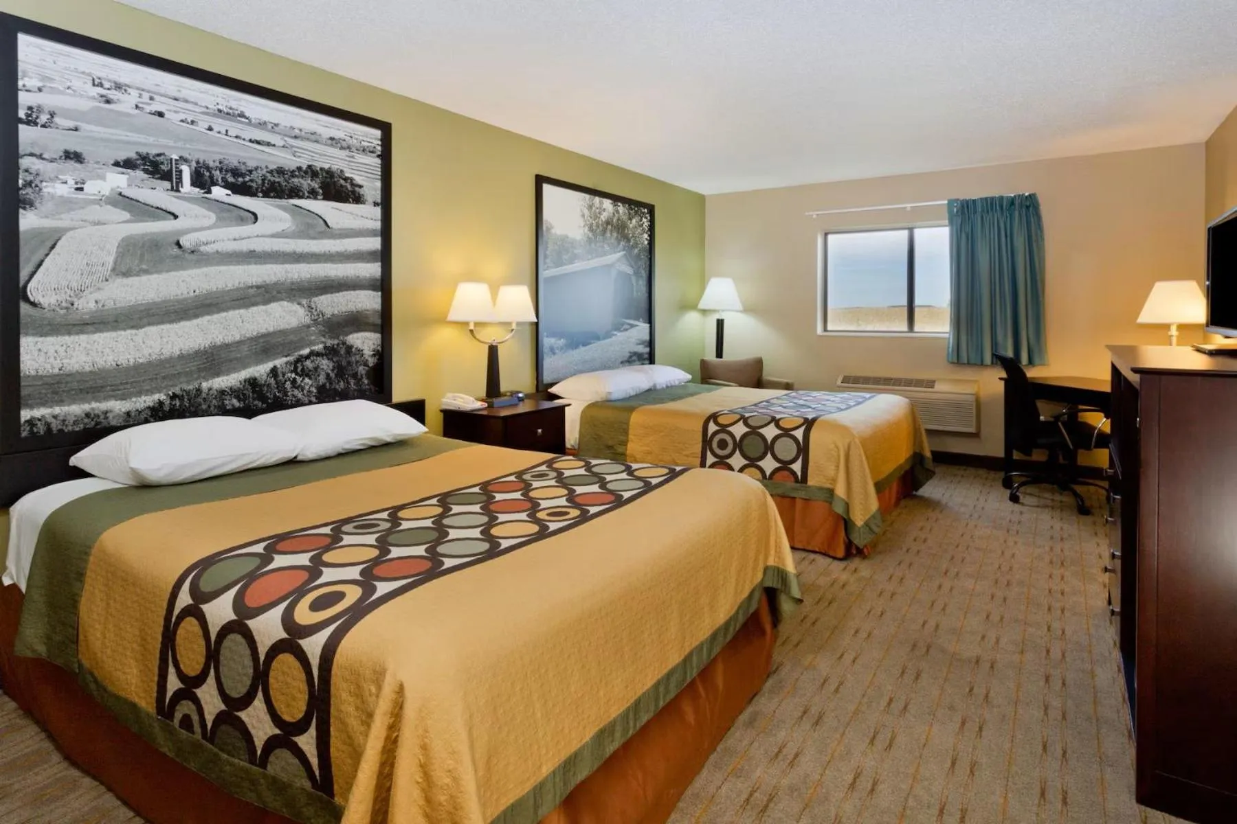 Bed in Super 8 by Wyndham Rochelle