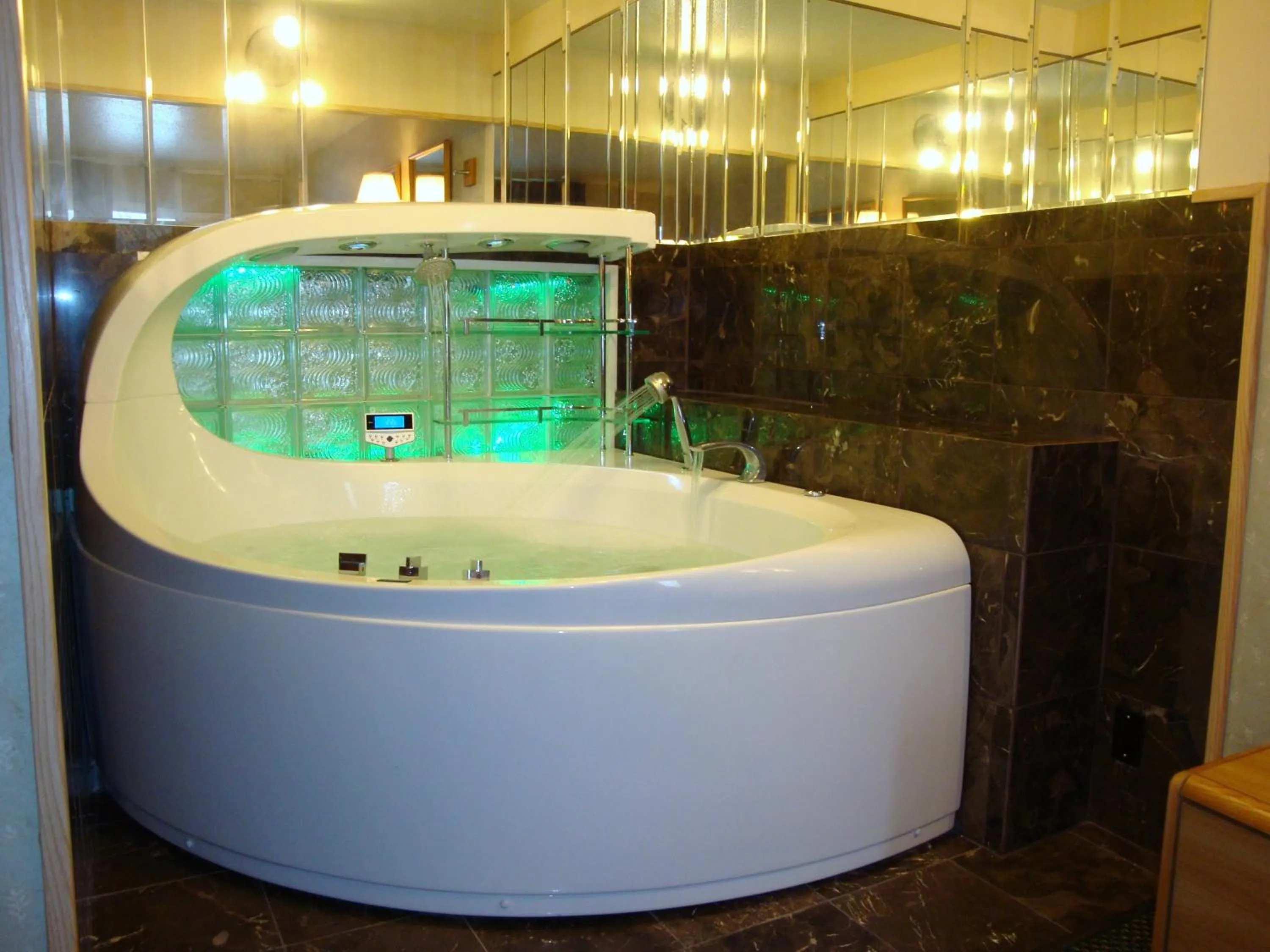 Bathroom in Grand Rapids Inn