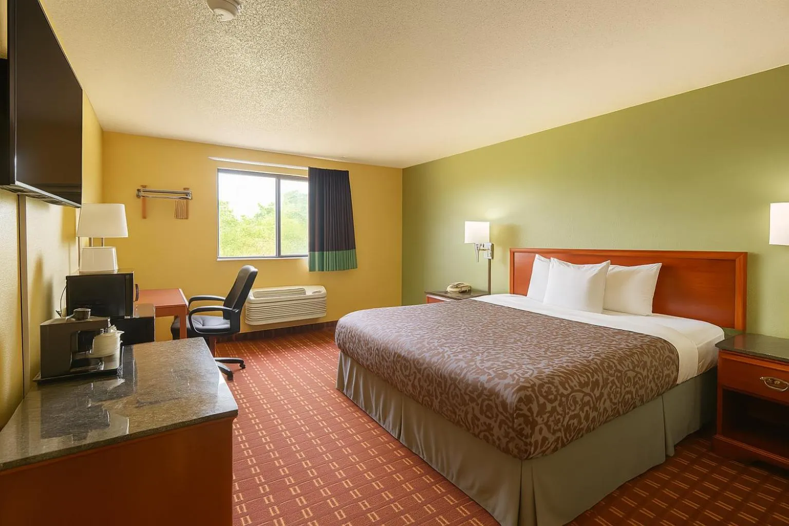 Photo of the whole room, Bed in Days Inn by Wyndham Morton