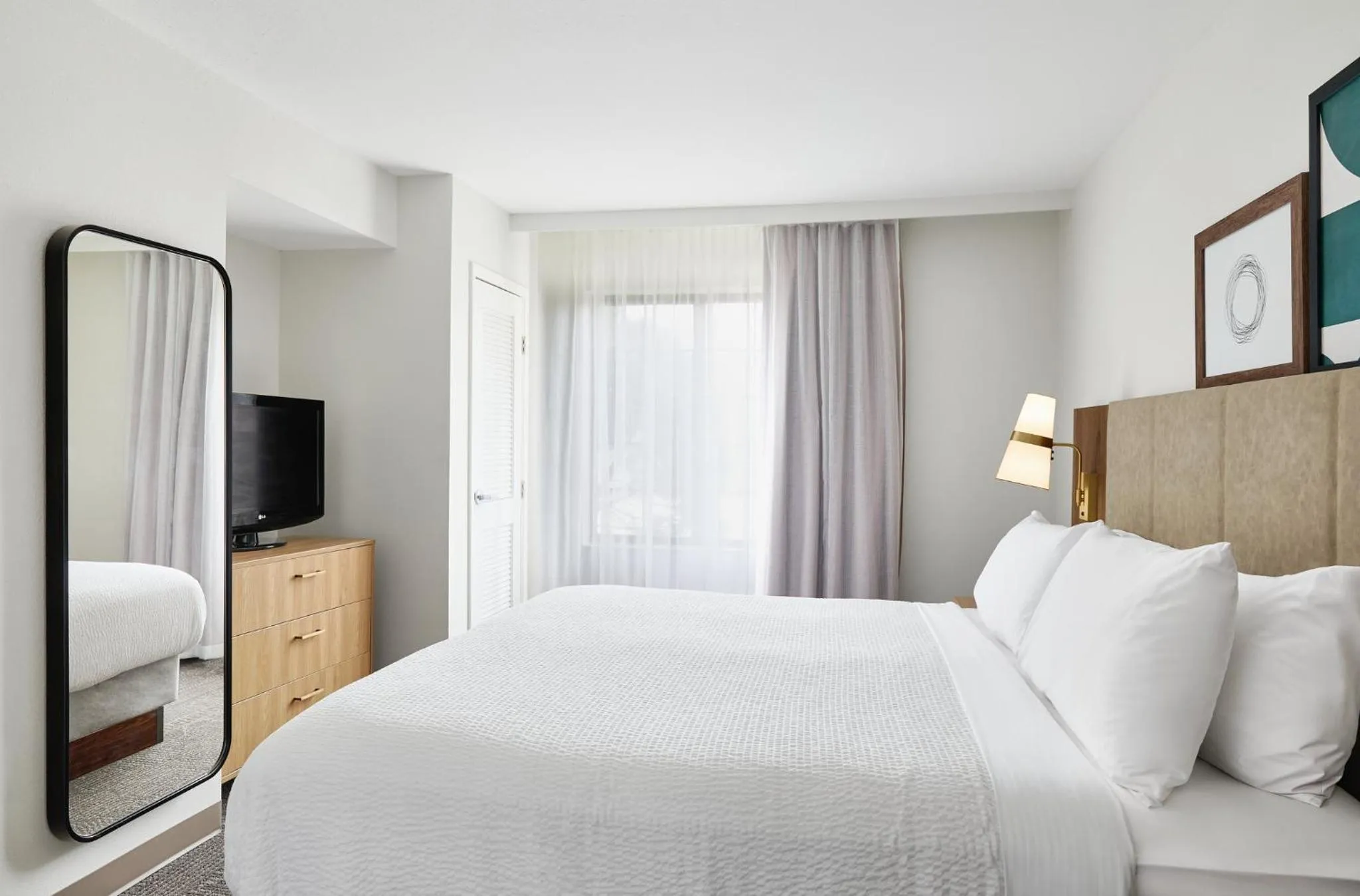 Photo of the whole room, Bed in Staybridge Suites Peoria Downtown by IHG